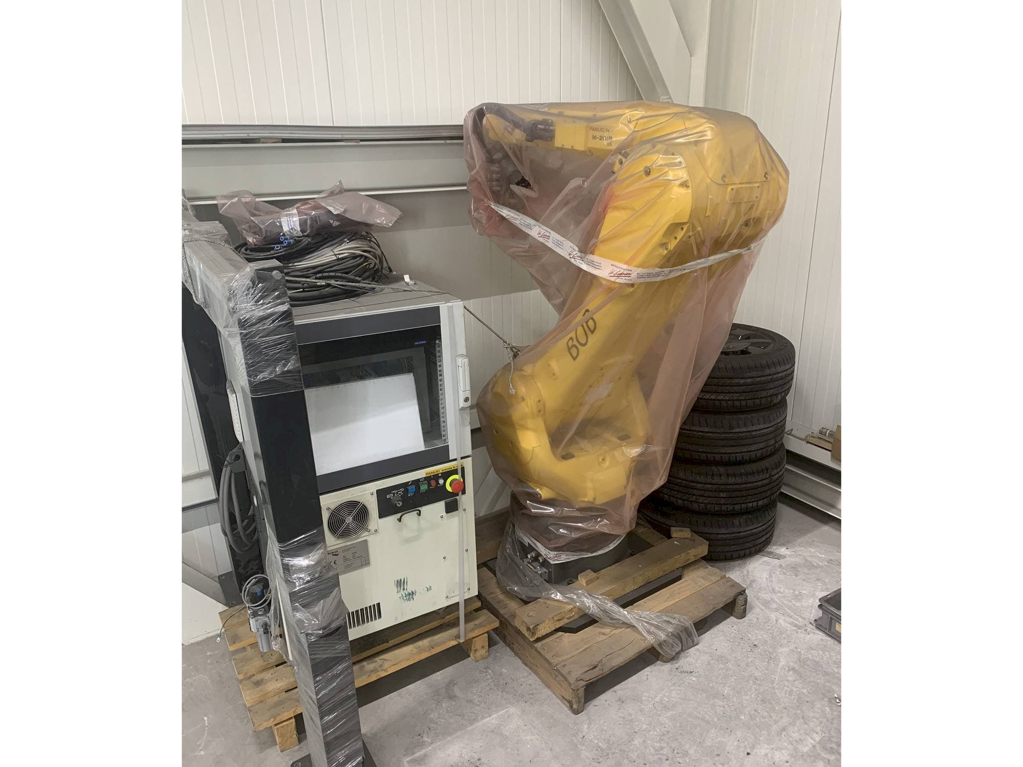 Frontansicht der FANUC M-20iB  Maschine