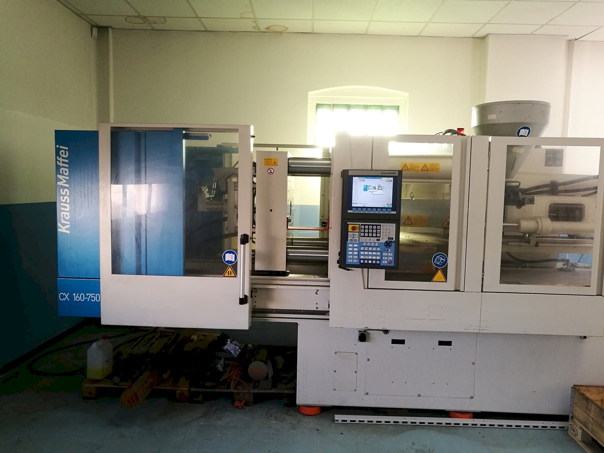 Frontansicht der Krauss Maffei KM 160-750 CX Maschine