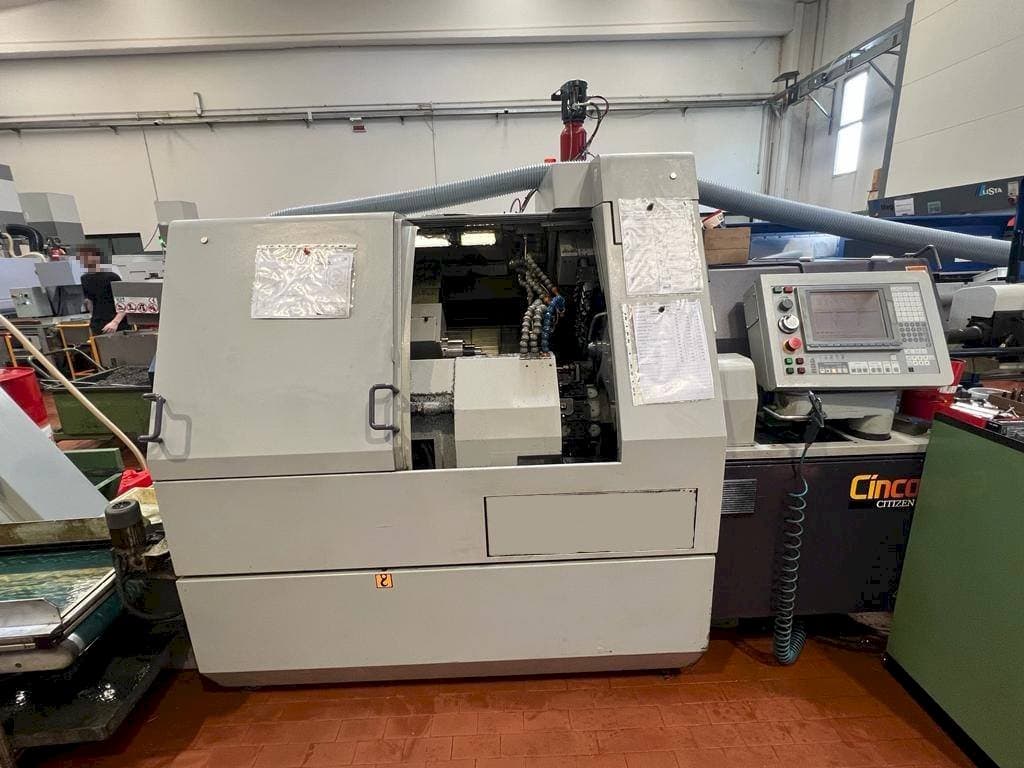 Frontansicht der Citizen M32 Maschine