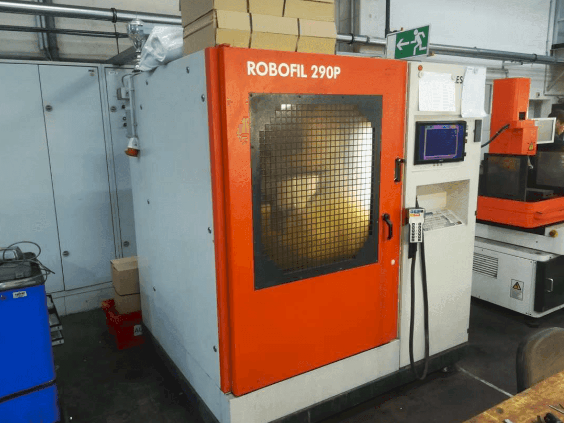 Frontansicht der CHARMILLES Robofil 290 P Maschine