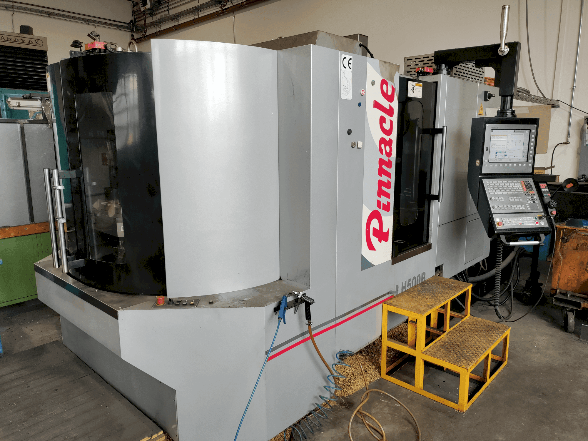 Frontansicht der Pinnacle LH 500B  Maschine