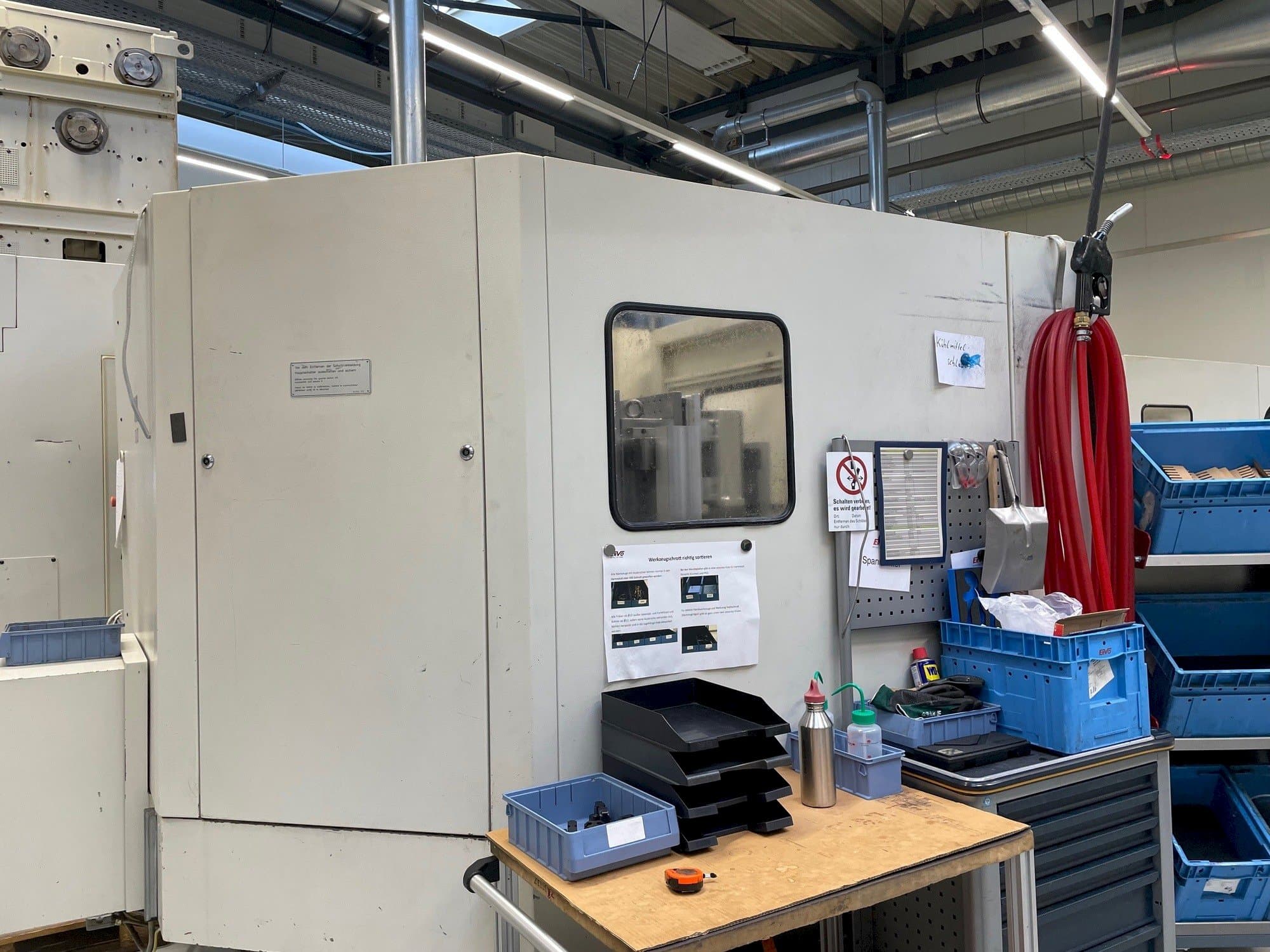 Linke Seitenansicht der HELLER MC 16  Maschine