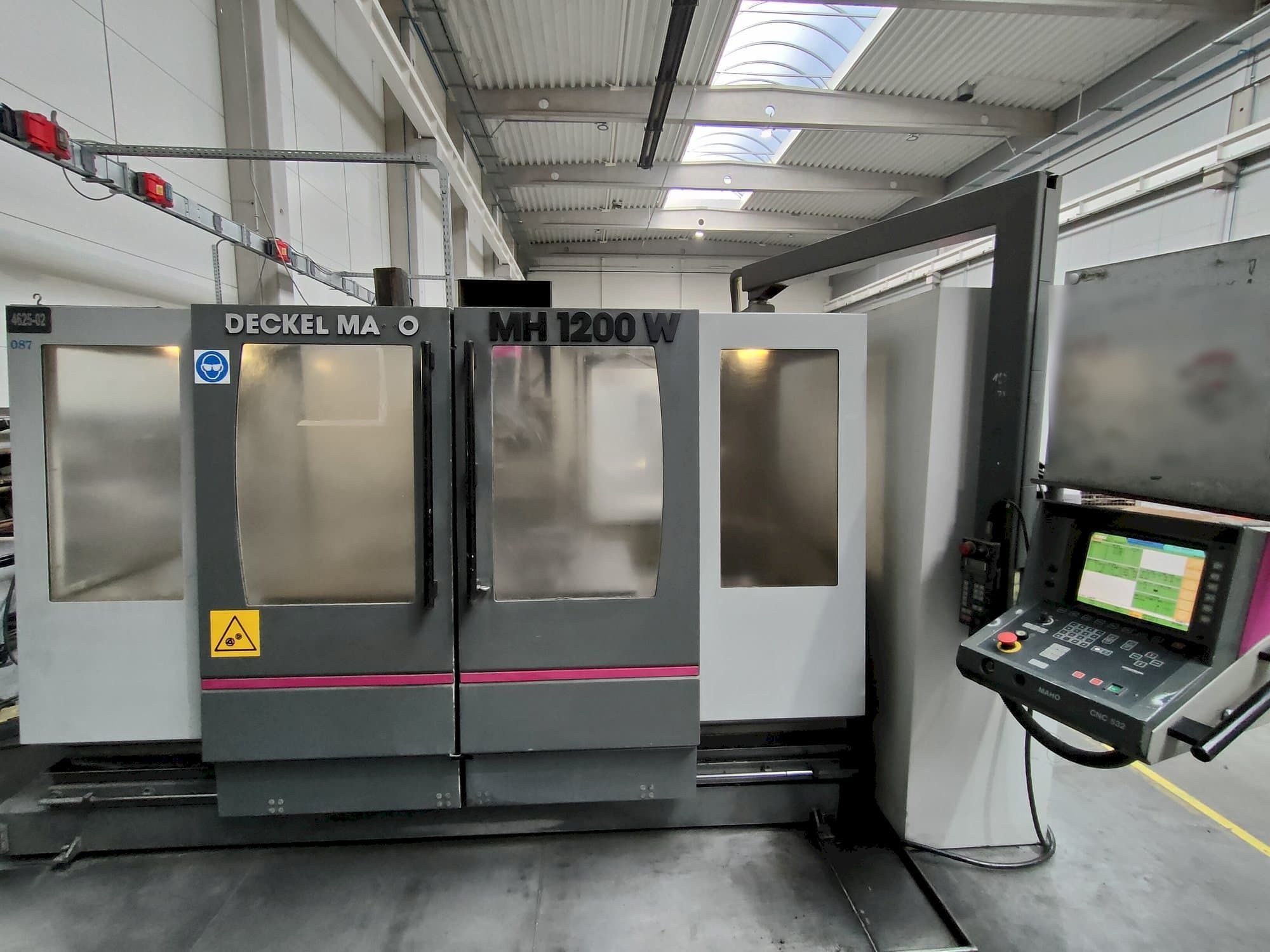 Frontansicht der Maho MH 1200W Maschine