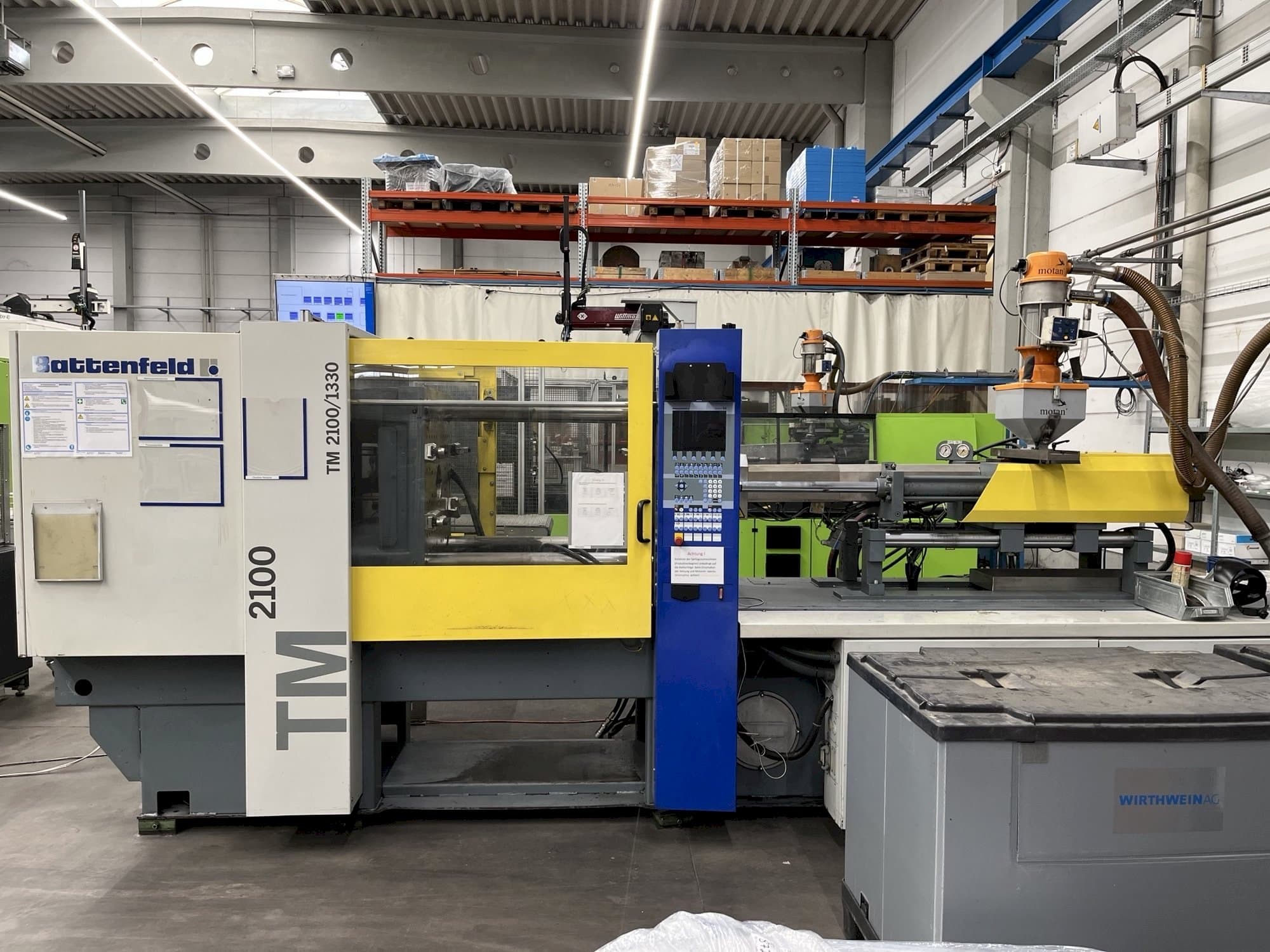 Frontansicht der Battenfeld TM2100/1300 Maschine