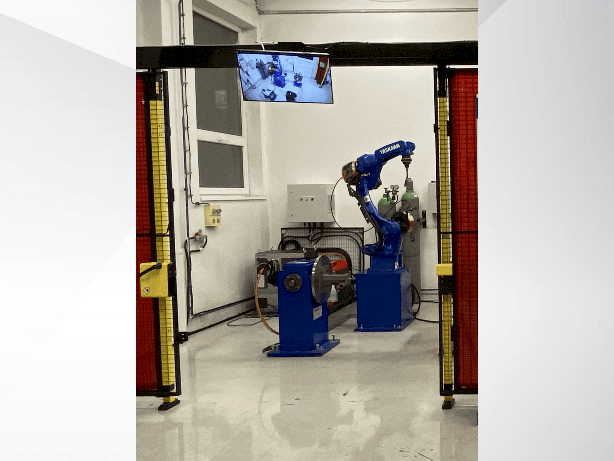 Frontansicht der Yaskawa Motoman AR1440 Maschine