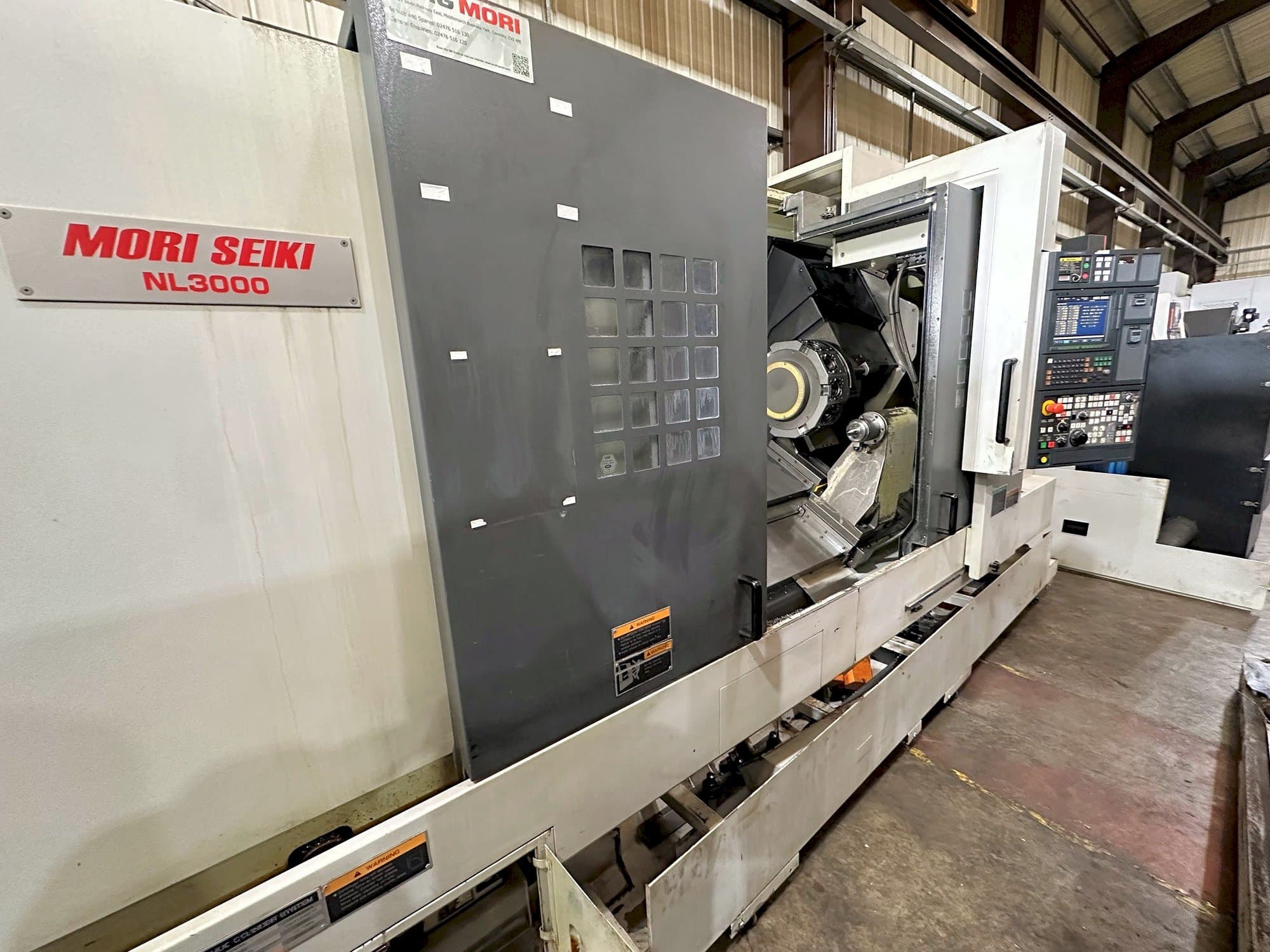 Frontansicht der MORI SEIKI NL3000Y/1250 Maschine
