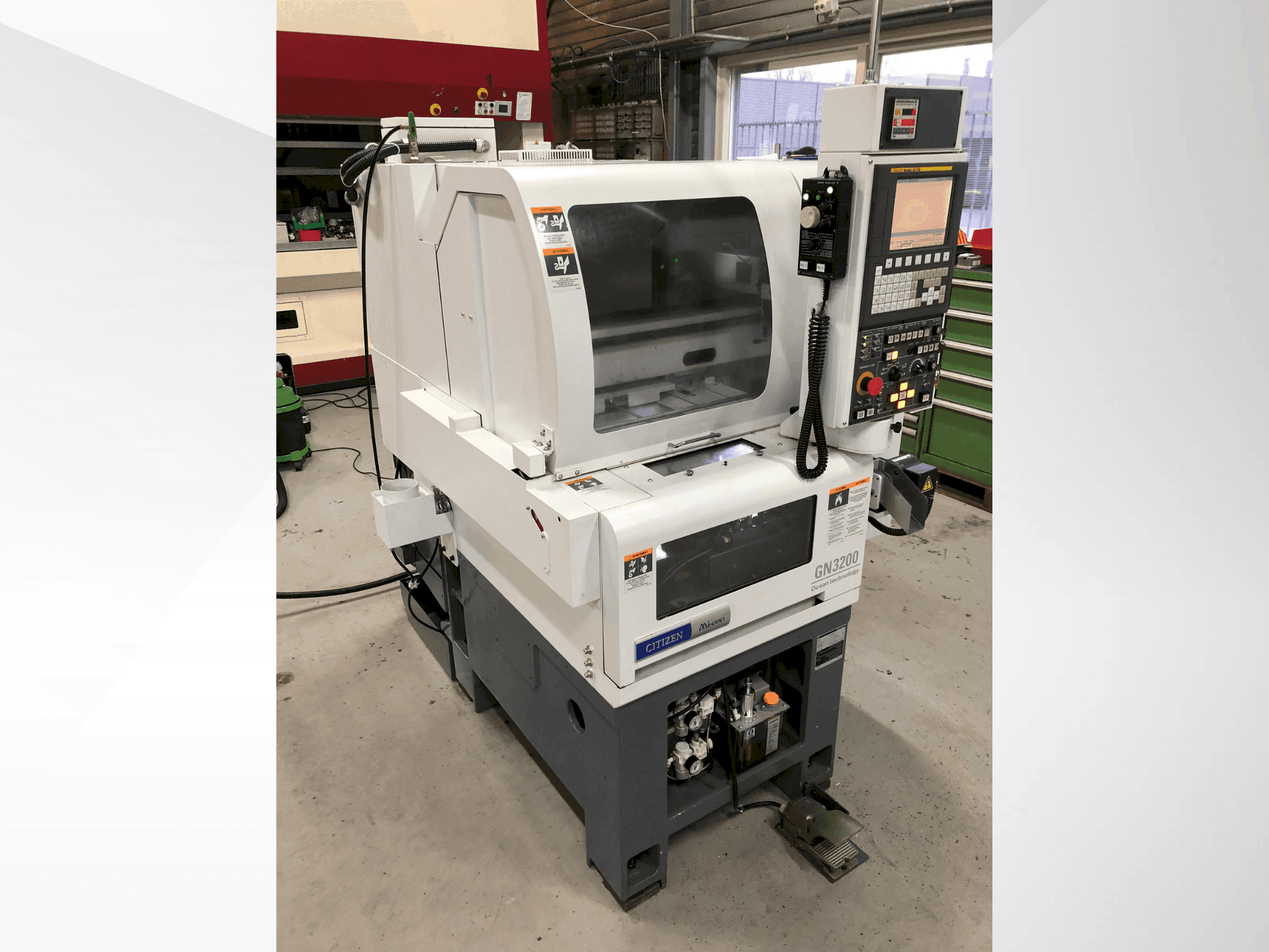 Frontansicht der Citizen Miyano GN-3200 Maschine