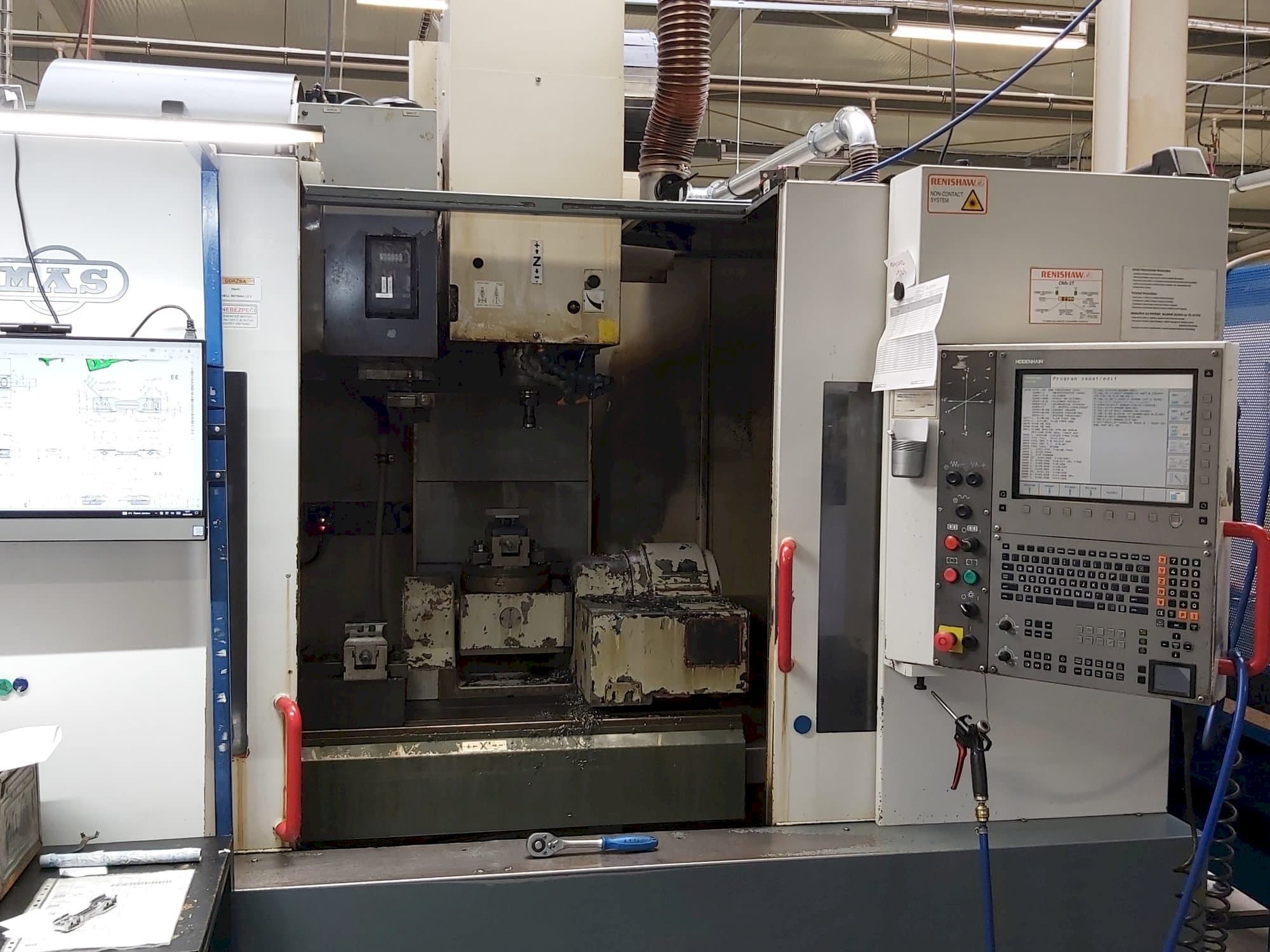 Frontansicht der KOVOSVIT MAS MCV 1016 Quick Maschine