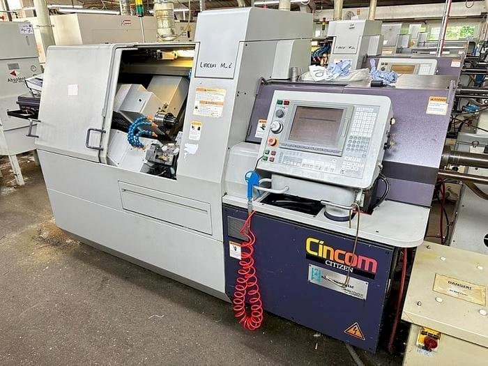 Frontansicht der Citizen M32 III Maschine
