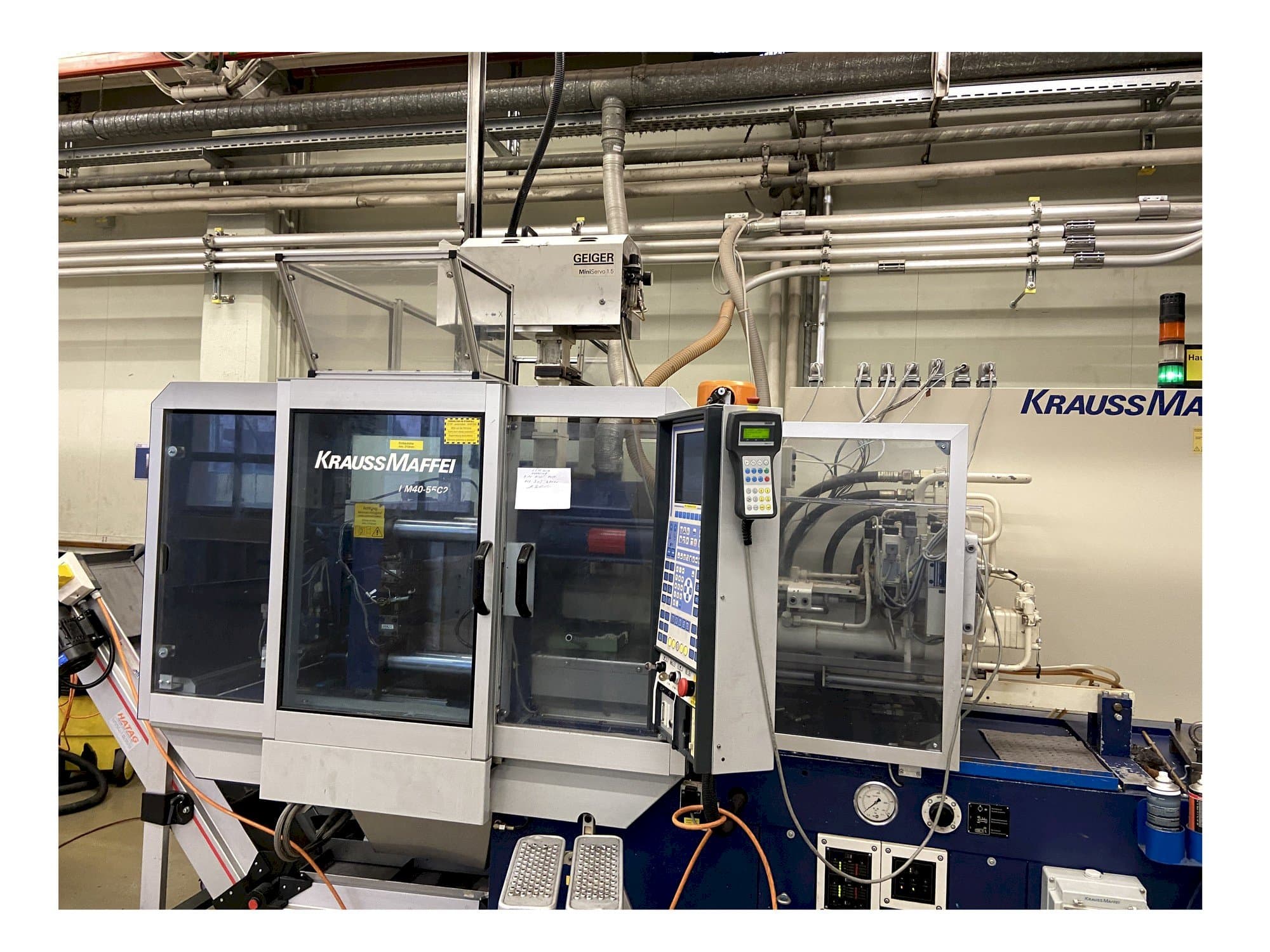 Frontansicht der Krauss Maffei 40-55 C2 Maschine