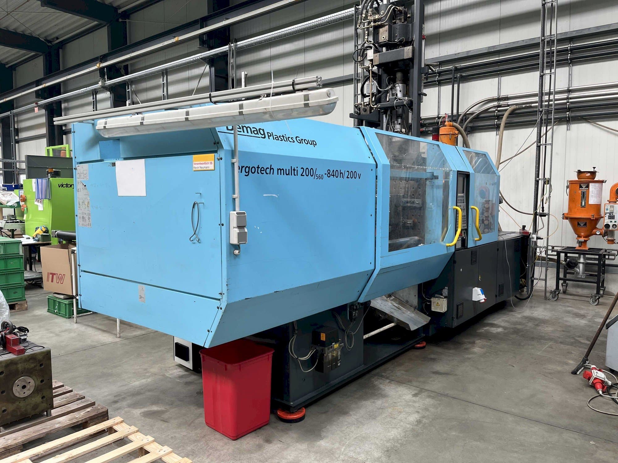 Frontansicht der DEMAG Ergotech multi 200/560 - 840h/200V  Maschine