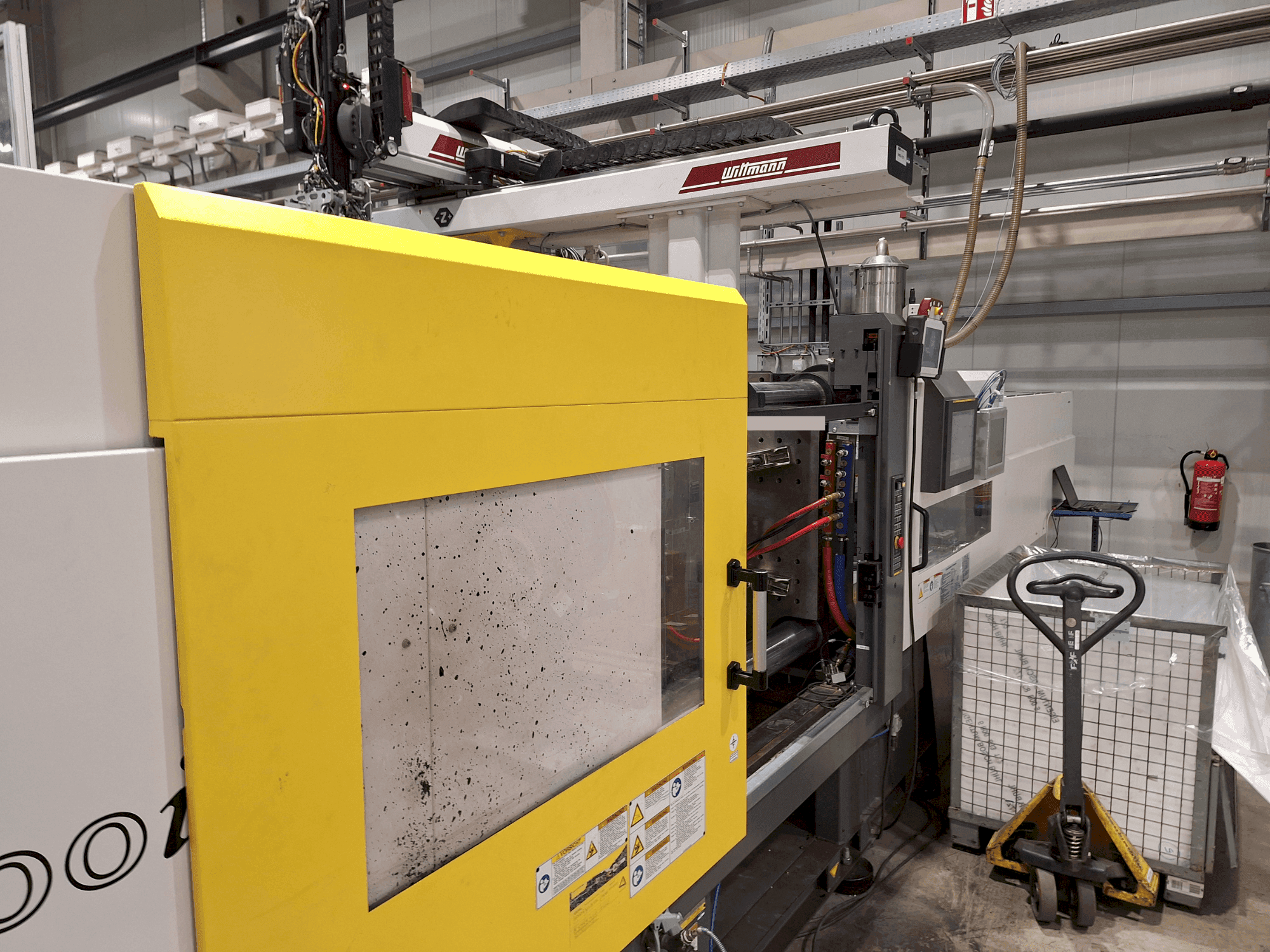 Frontansicht der FANUC Roboshot S300iA Maschine