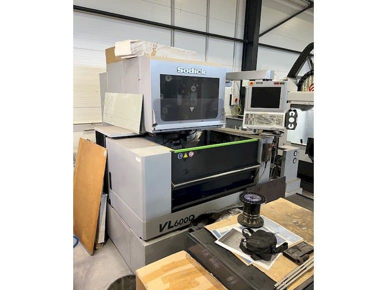 Frontansicht der Sodick VL600Q  Maschine
