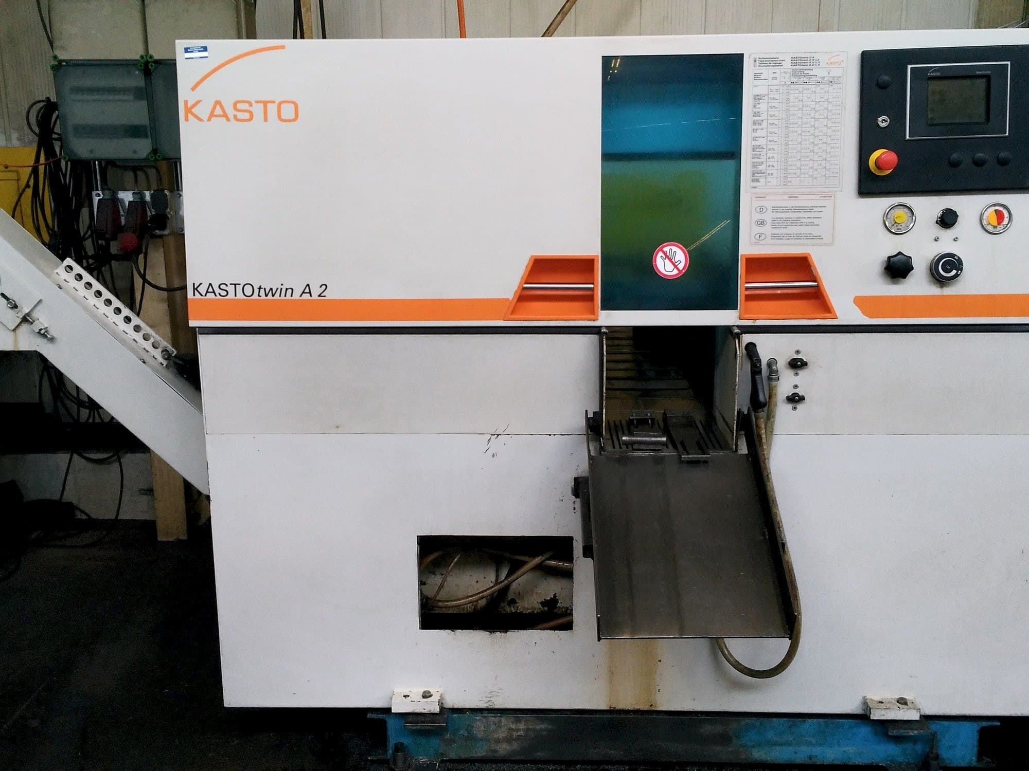 Frontansicht der KASTO twin A2  Maschine