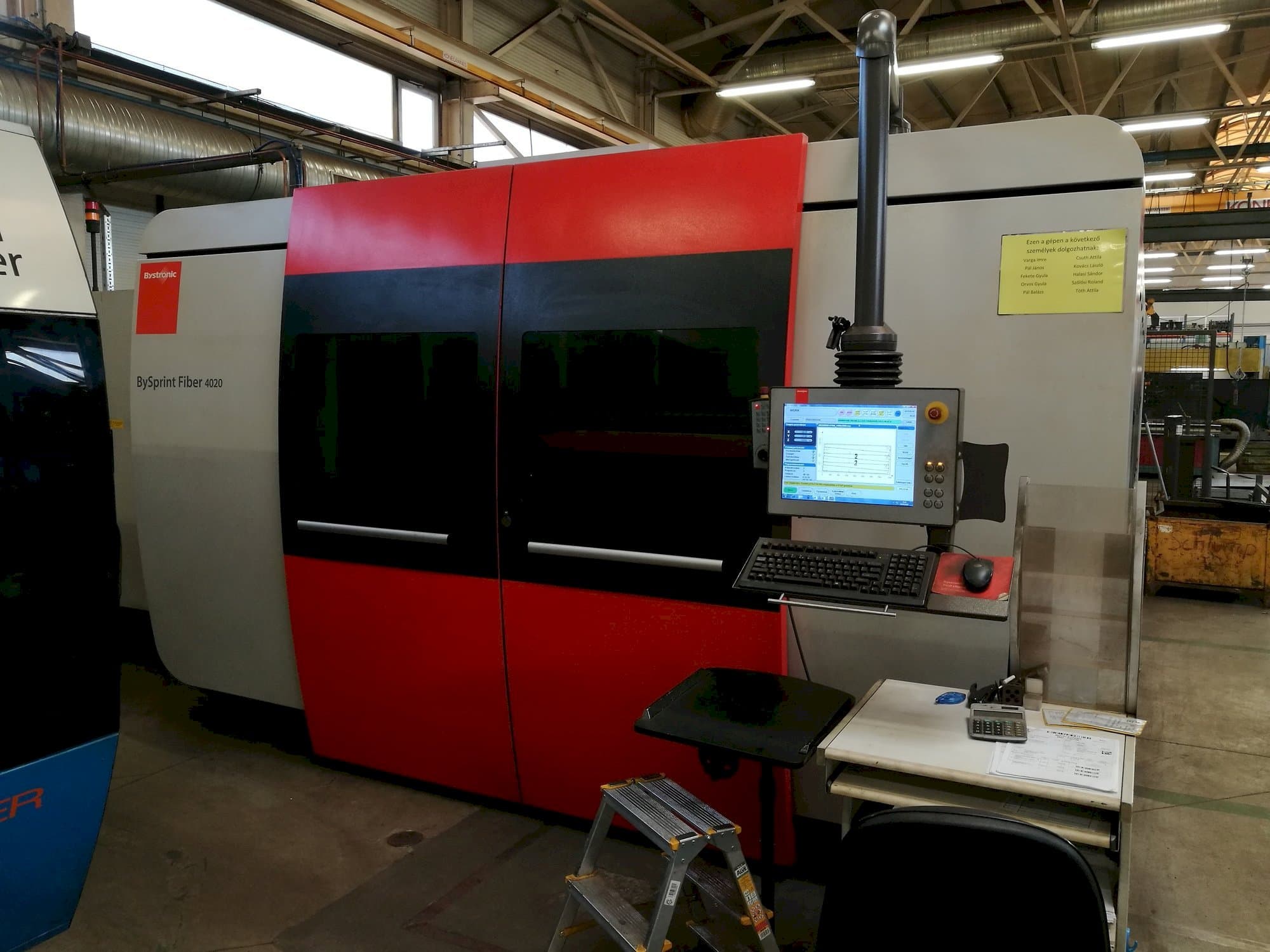 Frontansicht der Bystronic BySprint Fiber 4020 Maschine