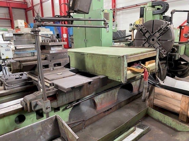 Frontansicht der TOS SU 100/8000 Maschine