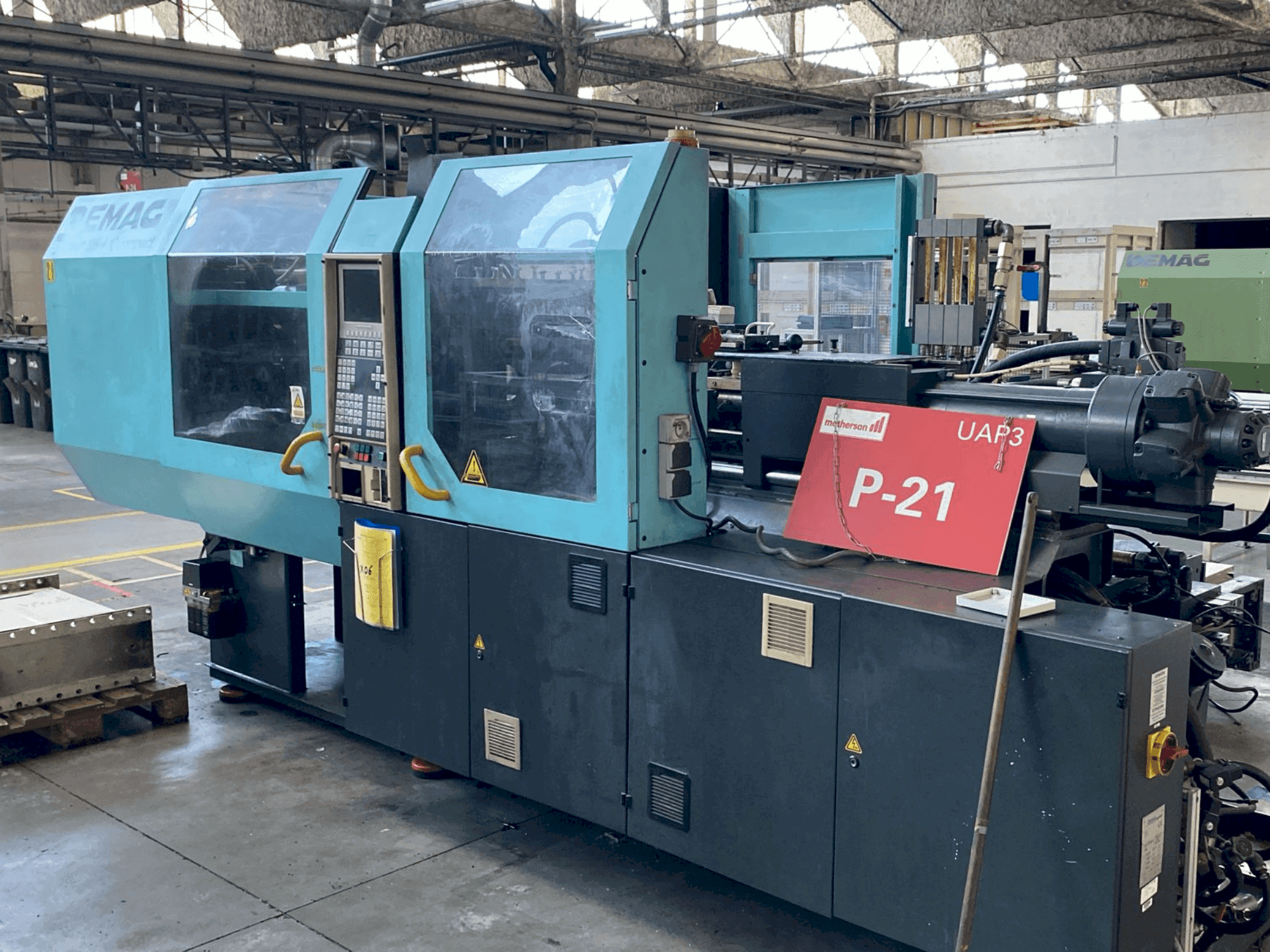 Frontansicht der DEMAG Ergotech Compact 125-440 Maschine