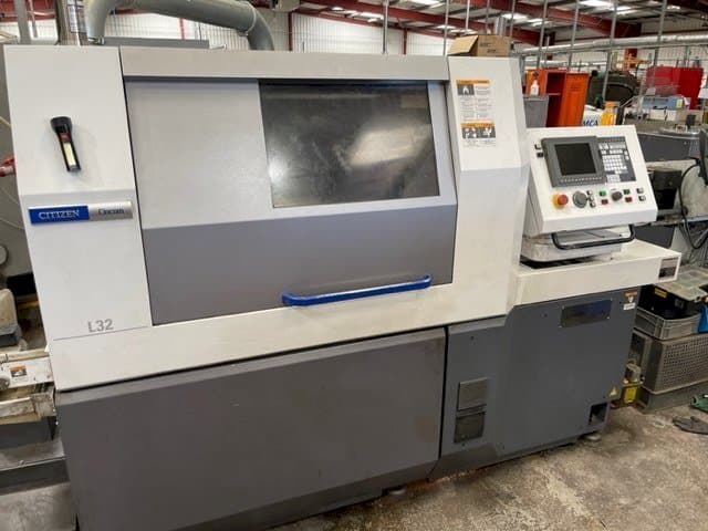 Frontansicht der Citizen L32-1M8 Maschine