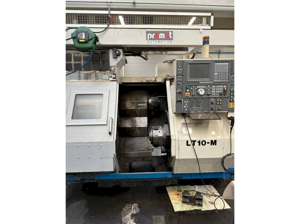 Frontansicht der Okuma LT10 Maschine