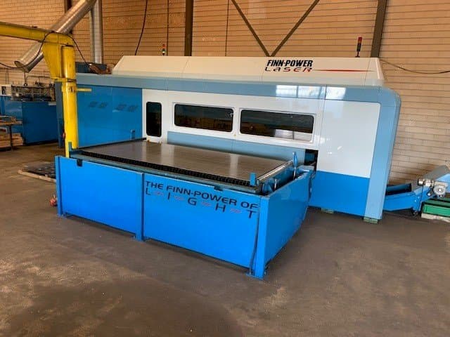 Frontansicht der Finn-Power FPL6-BL Maschine