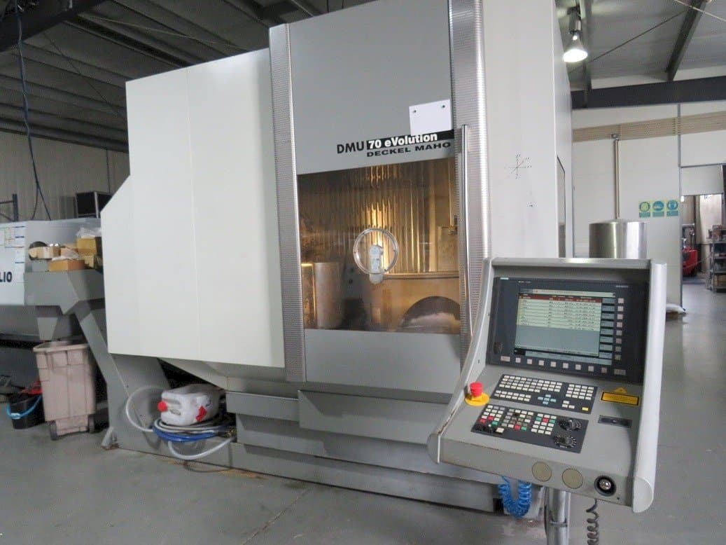 Frontansicht der DECKEL MAHO DMU 70 eVolution  Maschine