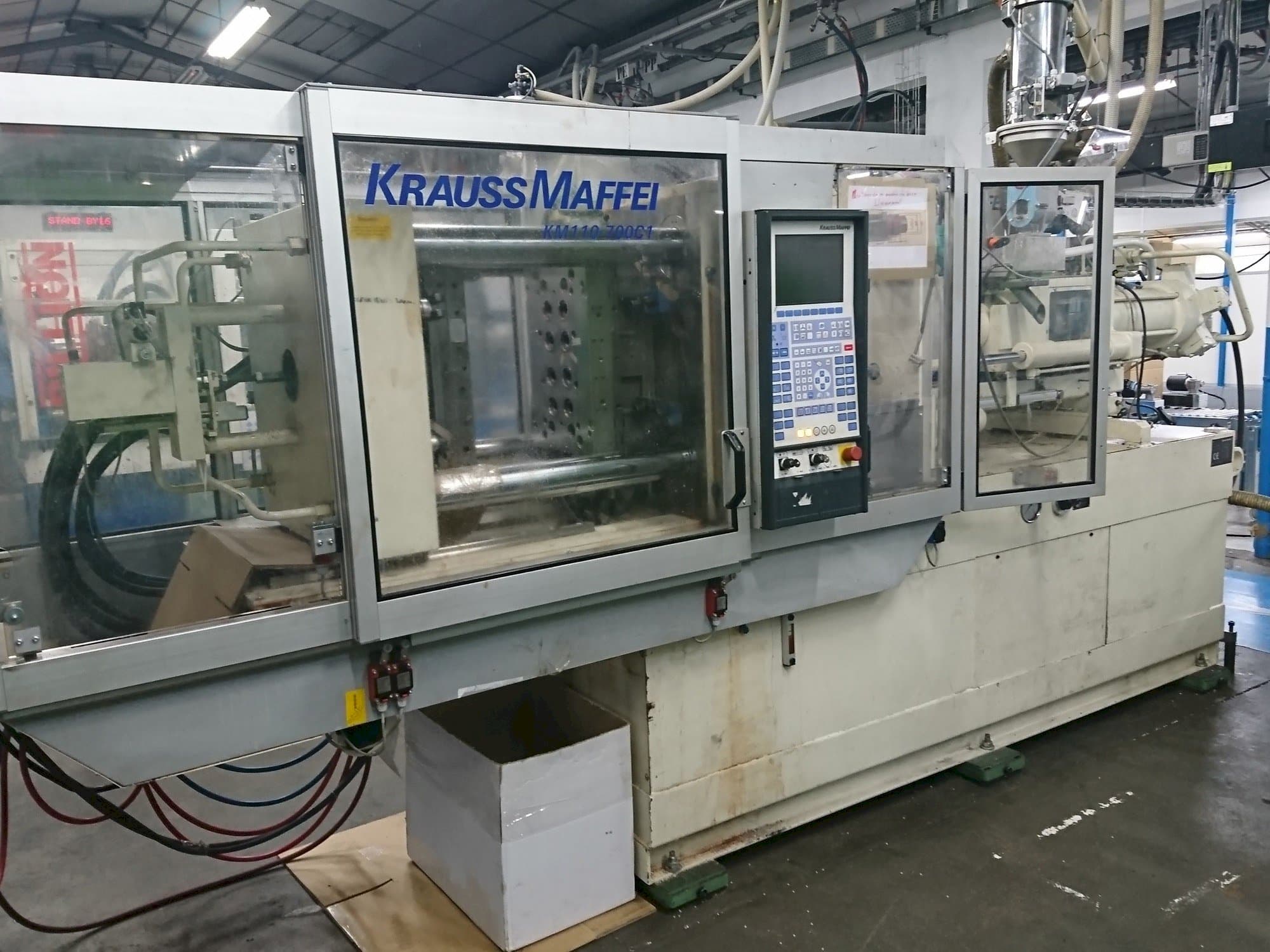 Frontansicht der Krauss Maffei 110 - 700 C1  Maschine