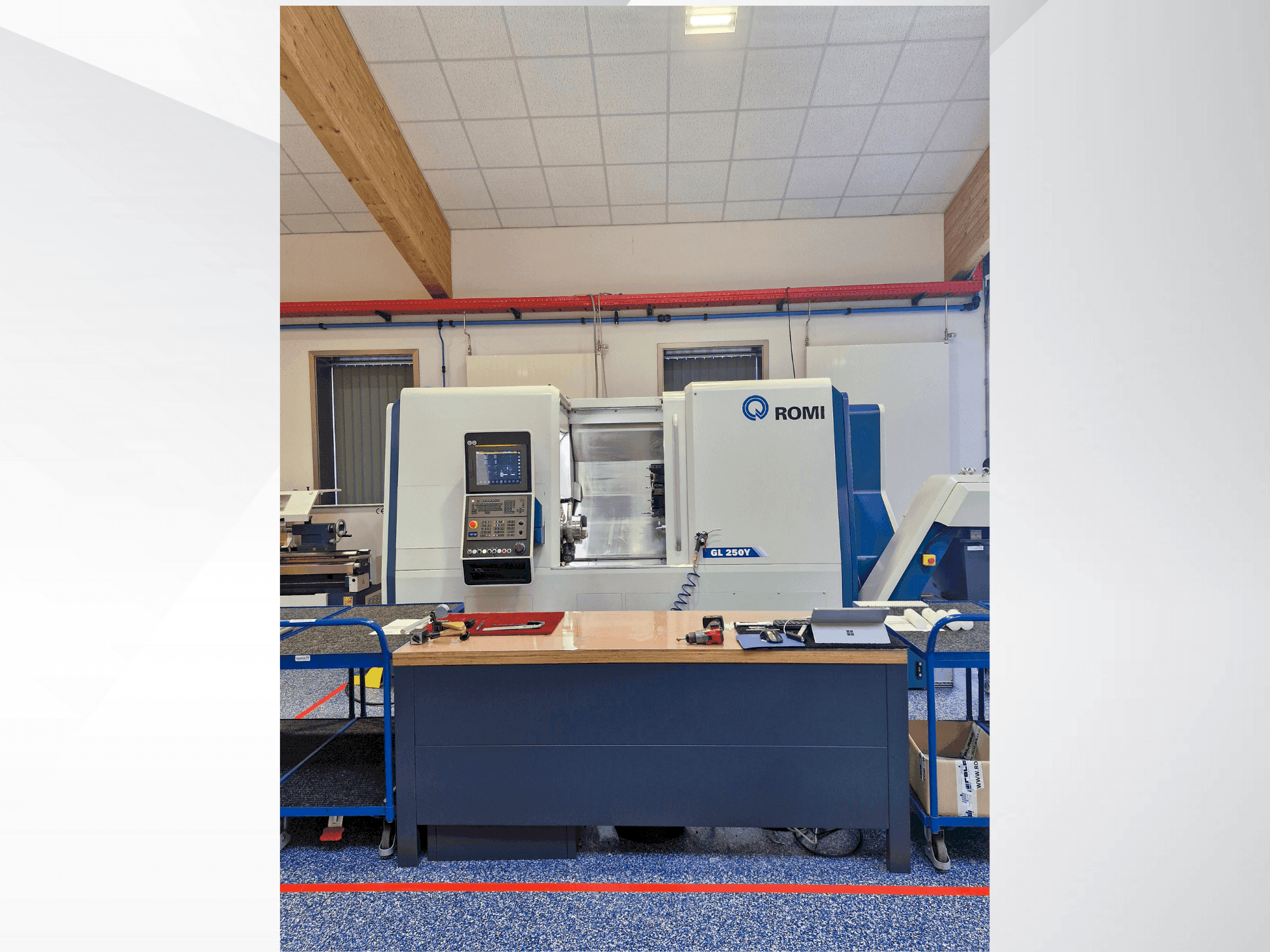 Frontansicht der Romi GL 250  Maschine