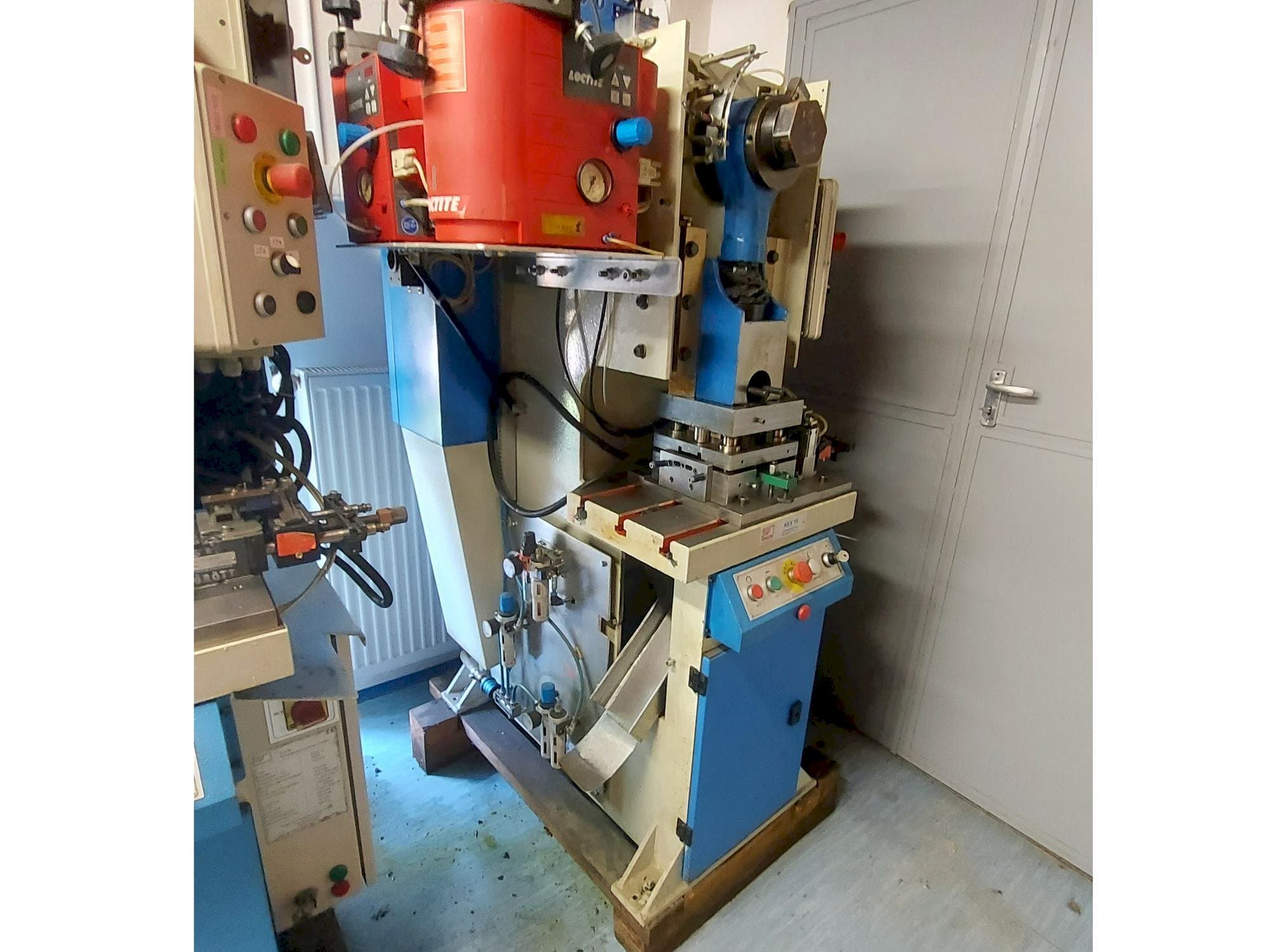 Frontansicht der KNUTH KEX 15 Maschine
