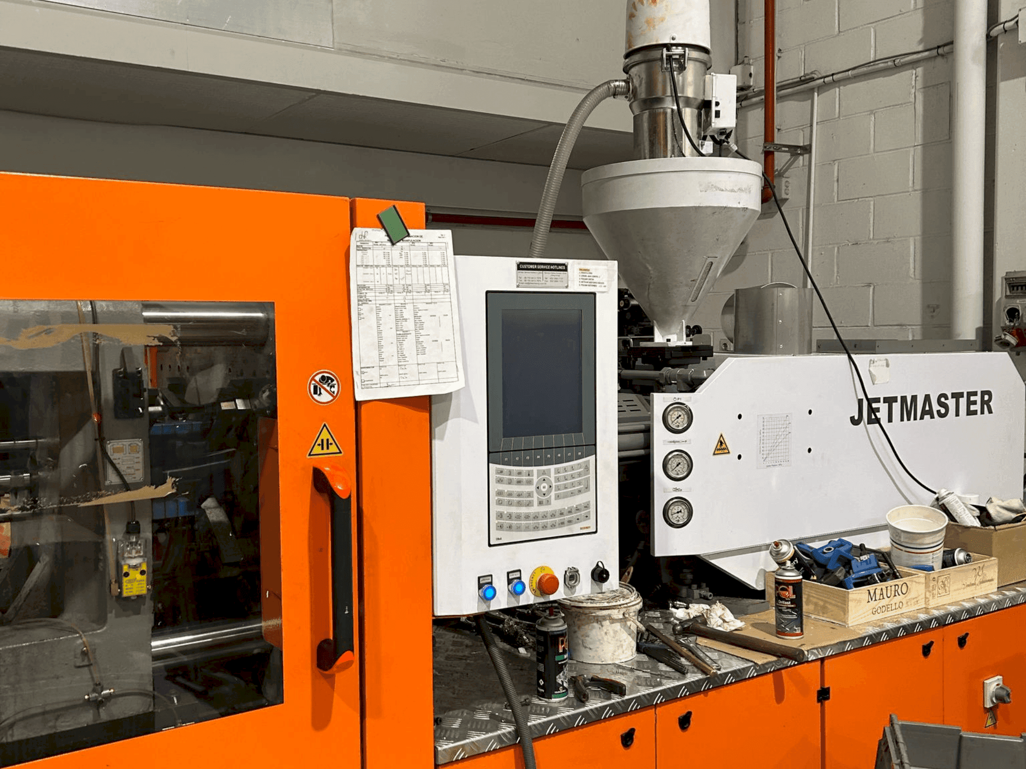 Frontansicht der CHEN HSONG JM200-MK6e Maschine