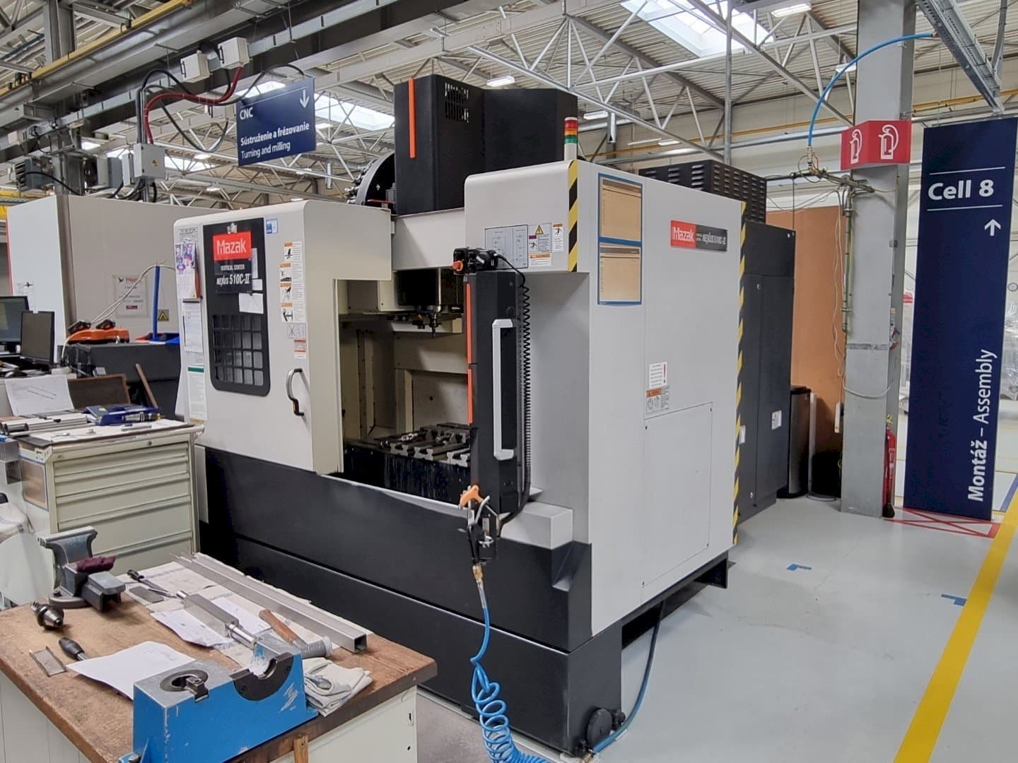 Frontansicht der Mazak Nexus 510C - II Maschine