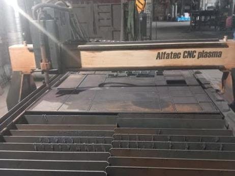 Frontansicht der ALFATEC CNC 1,5x3M PROFI  Maschine