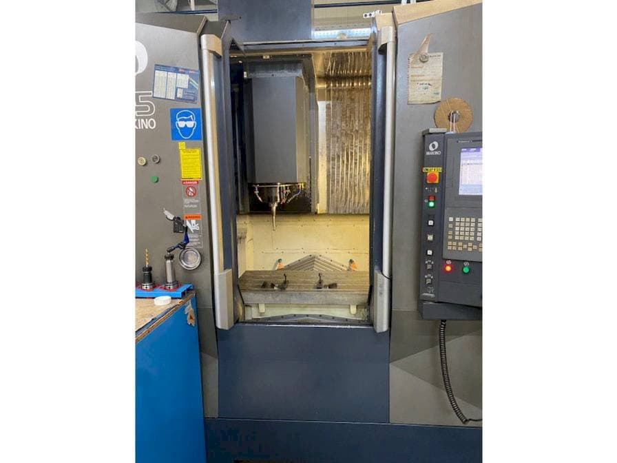 Frontansicht der Makino F5 Maschine