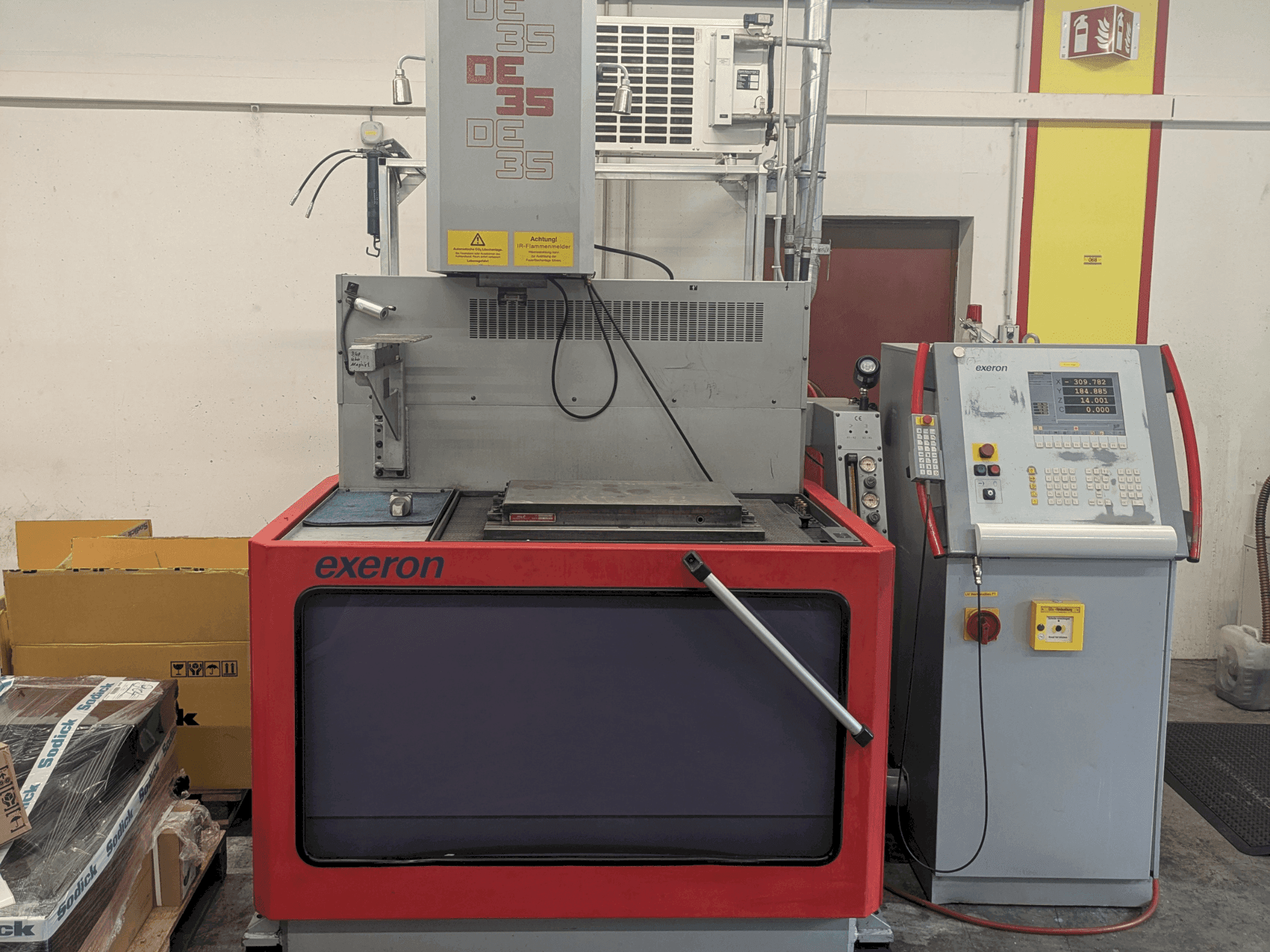 Frontansicht der Exeron DE 35 CE Maschine