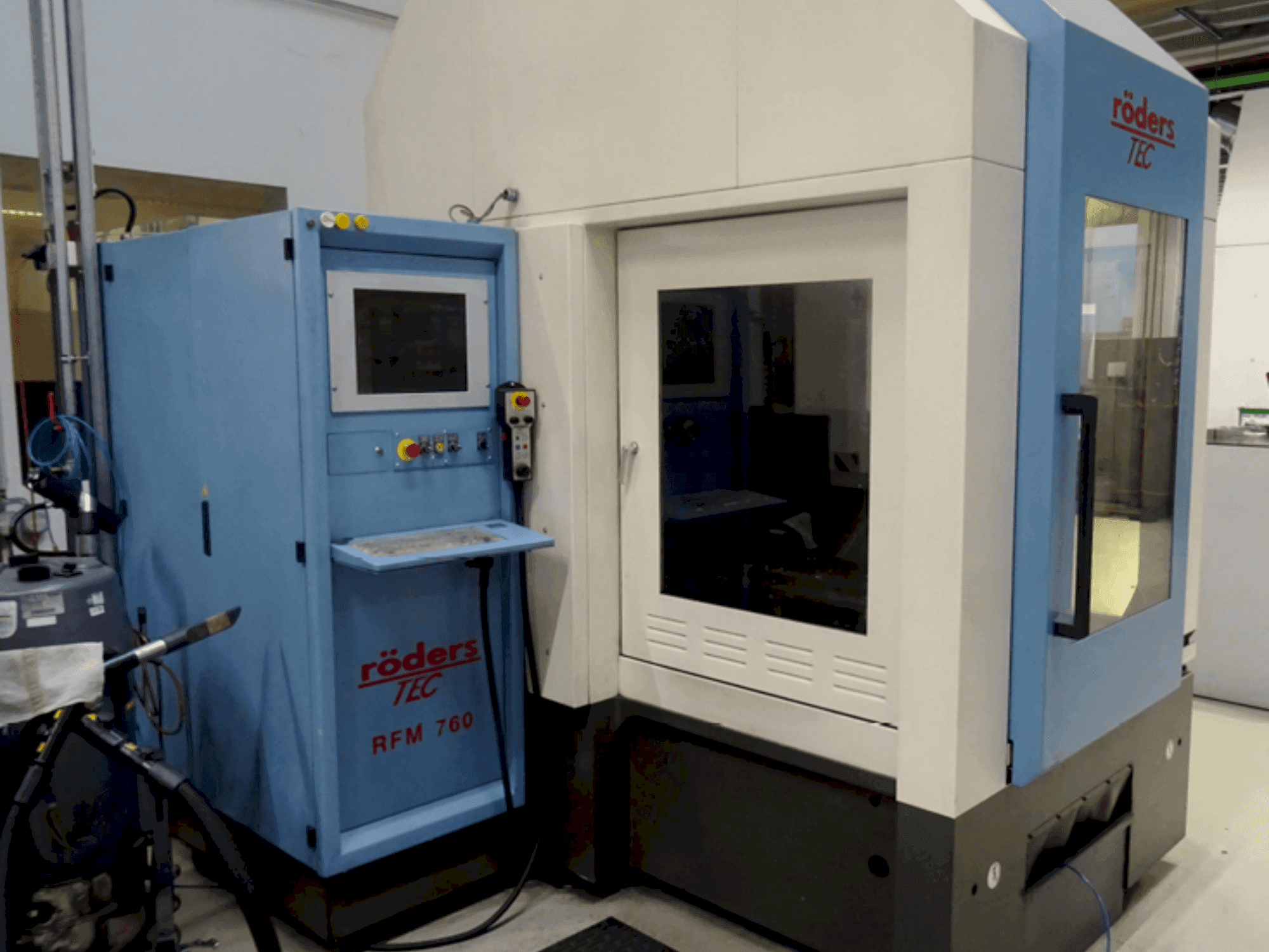 Frontansicht der Roders RFM 760 Maschine