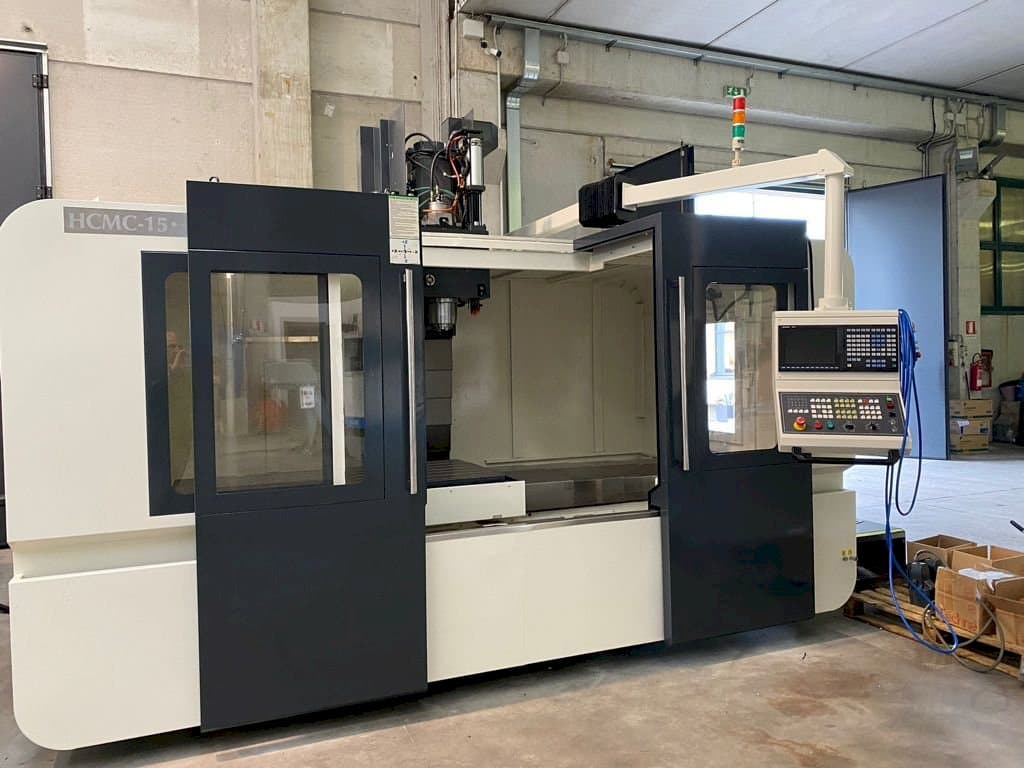Frontansicht der Hartford HCMC-15 Maschine