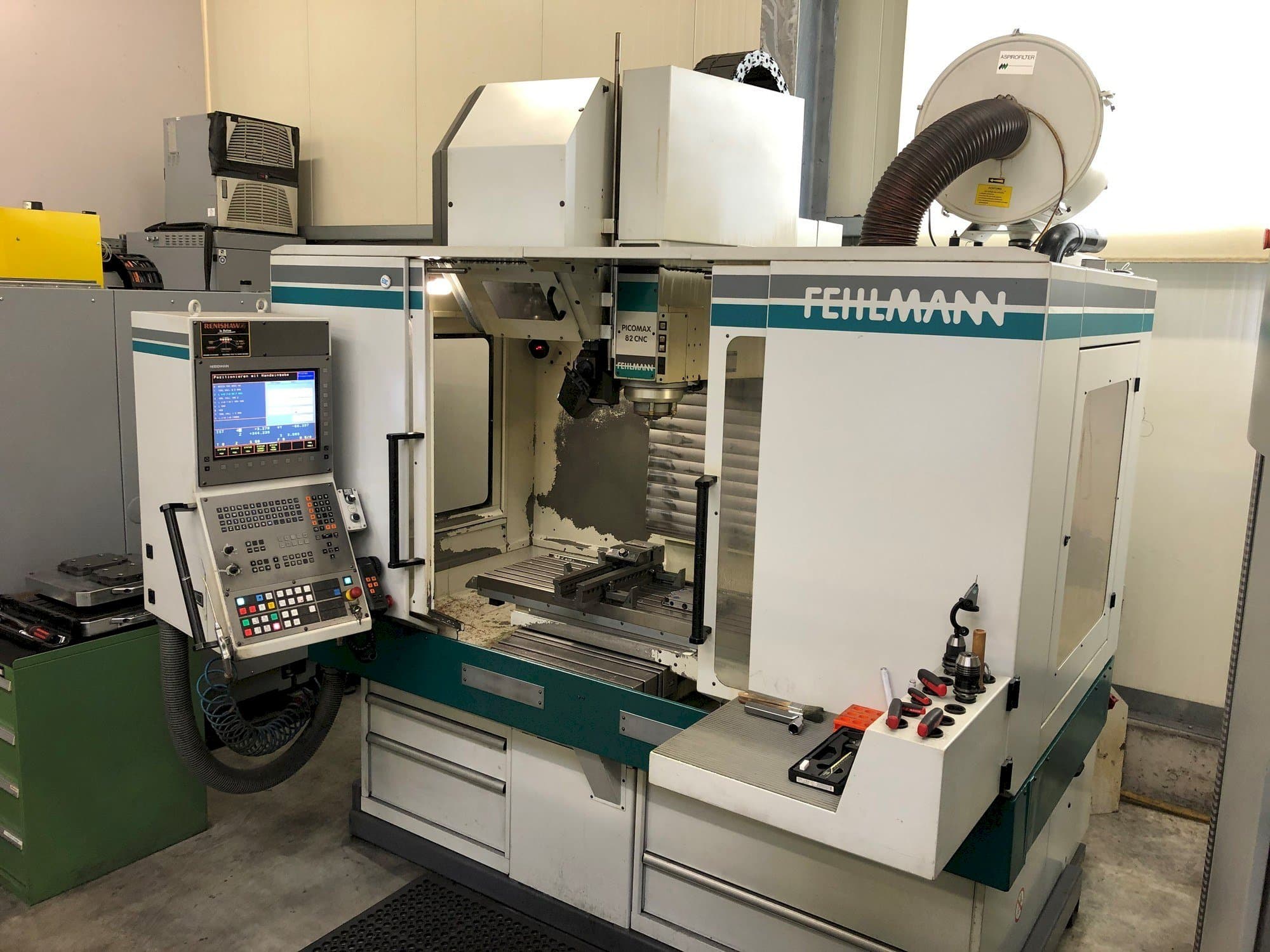 Frontansicht der FEHLMANN PICOMAX 82 CNC Maschine