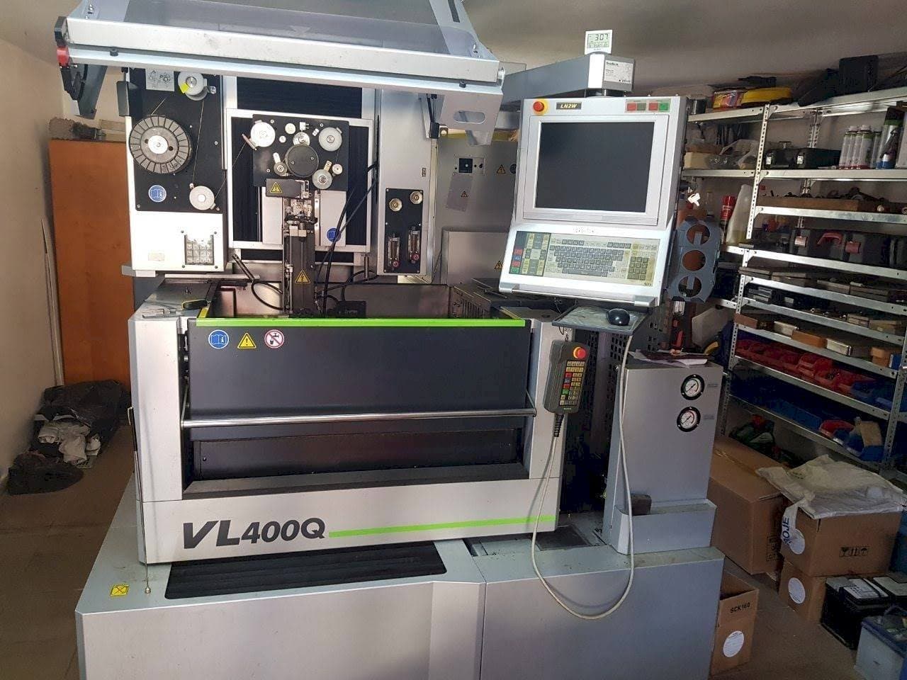 Frontansicht der Sodick VL 400Q Maschine