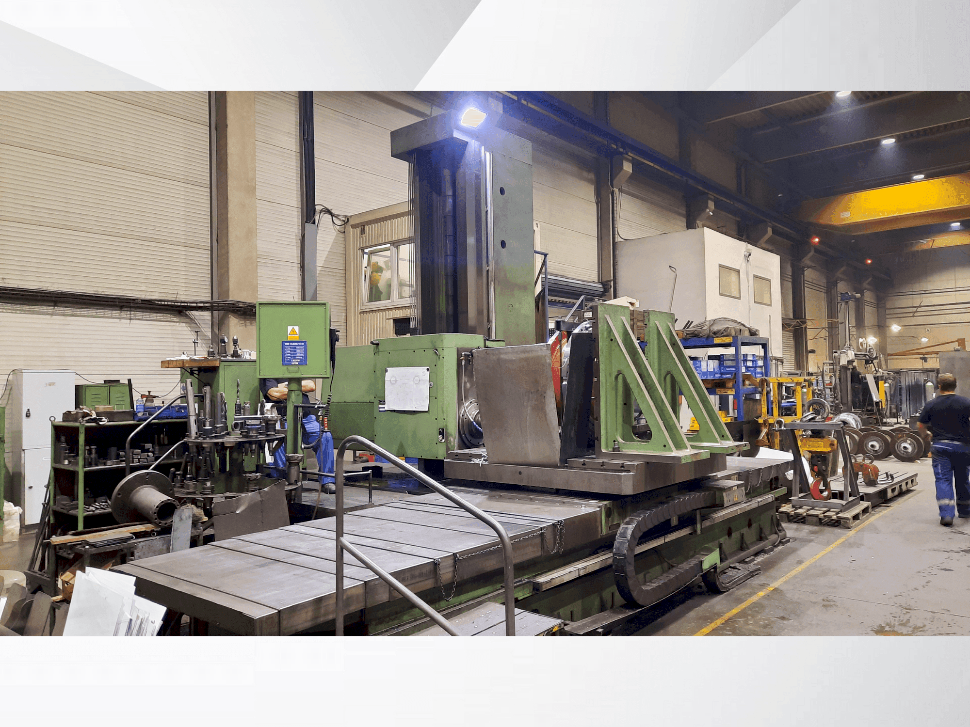 Frontansicht der TOS WHN 13.8 CNC Maschine