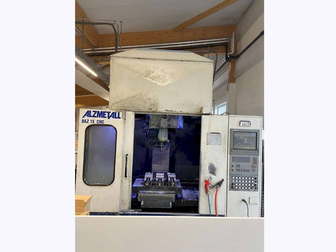 Frontansicht der Alzmetall CNC BAZ 15 Maschine