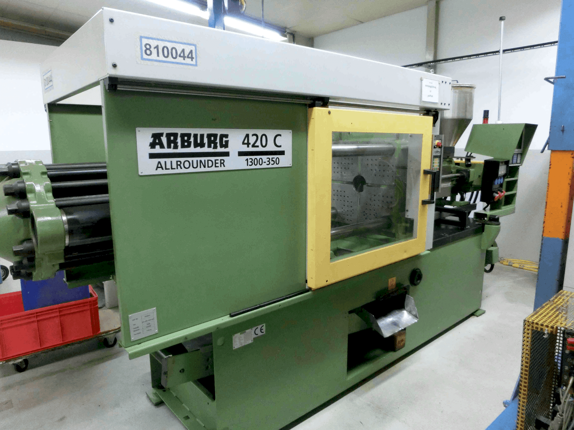 Frontansicht der Arburg 420C-1300-350 Maschine