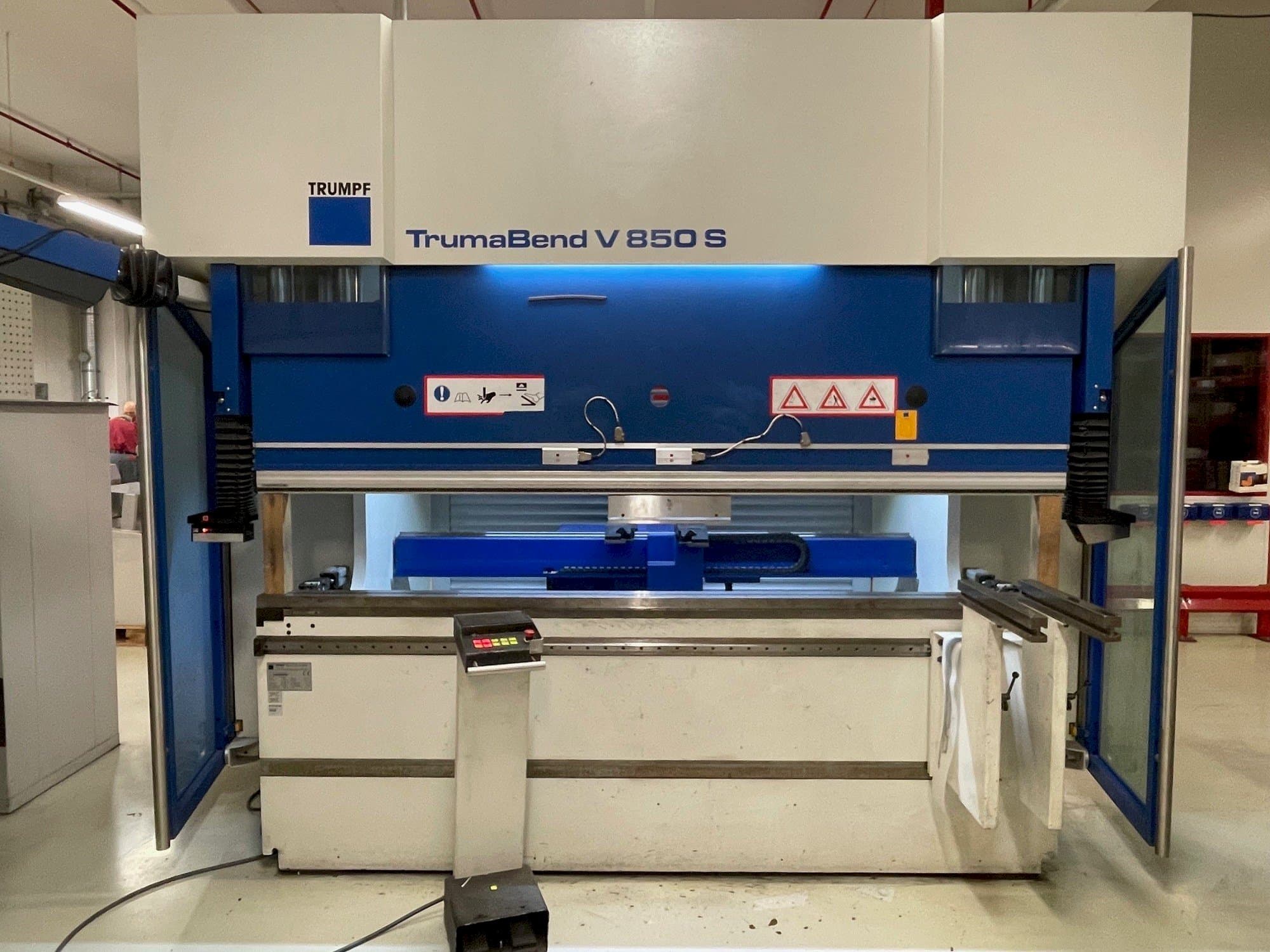 Frontansicht der TRUMPF TrumaBend V 850SX Maschine