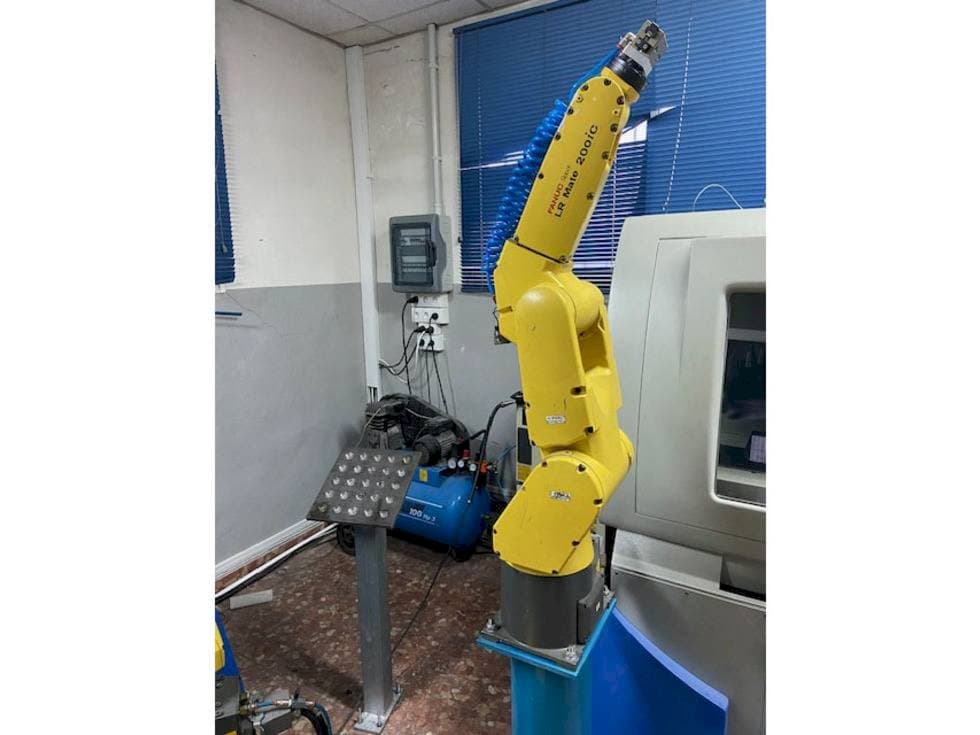 Frontansicht der FANUC LR MATE 200 ic Maschine