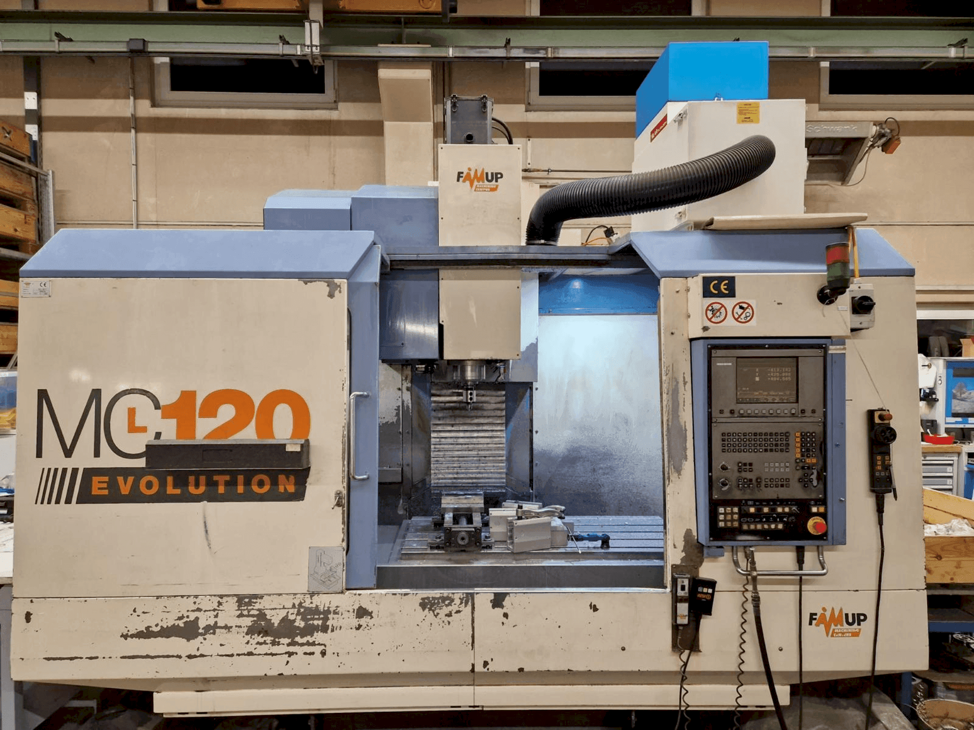 Frontansicht der FAMUP MCL 120 Evolution  Maschine