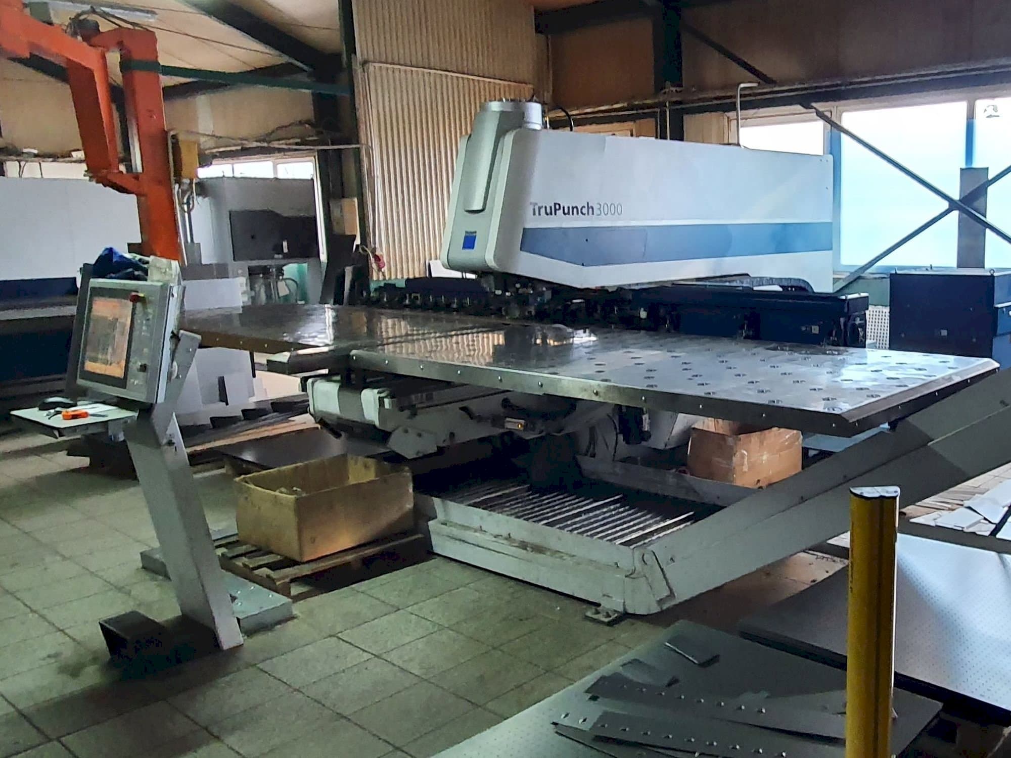 Frontansicht der Trumpf TruPunch 3000 S11  Maschine