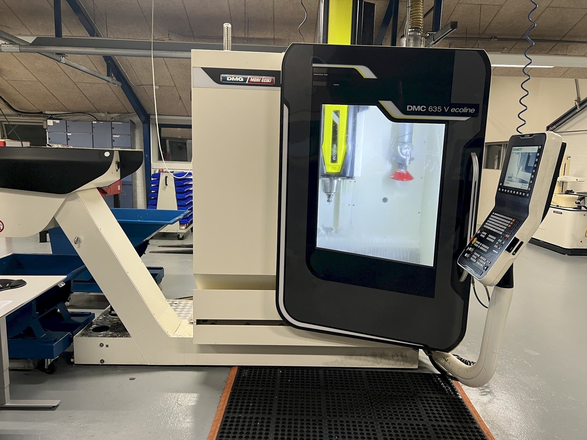 Frontansicht der DMG Mori Seiki DMC 635 V ECOLINE Maschine