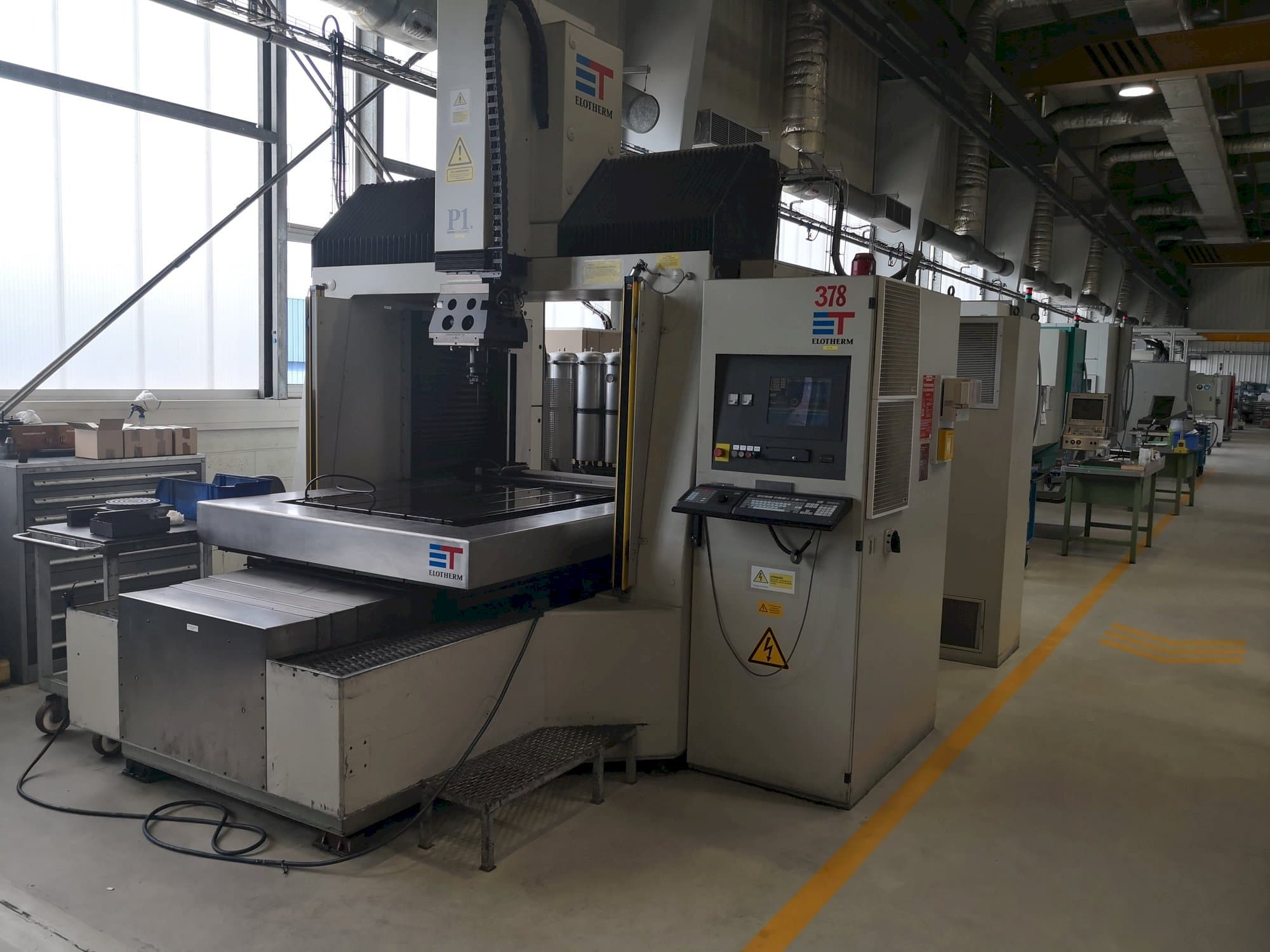 Frontansicht der ELOTHERM ELBOMAT P1 Maschine