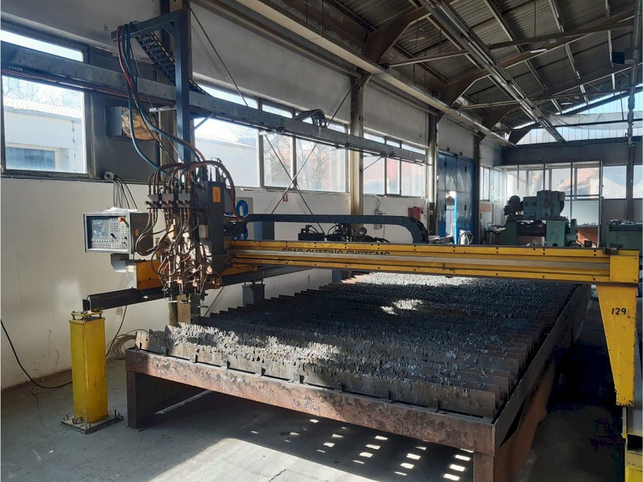 Frontansicht der ESAB CXC-P3500 Maschine