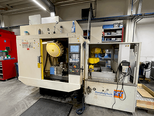 Frontansicht der FANUC Robodrill Alpha-T21iEL Maschine