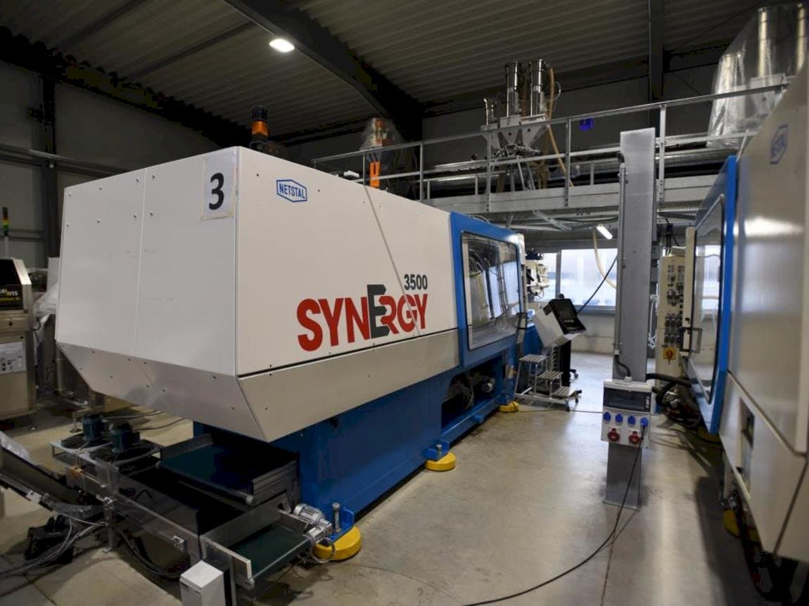 Frontansicht der Netstal SynErgy 3500-2150 Maschine
