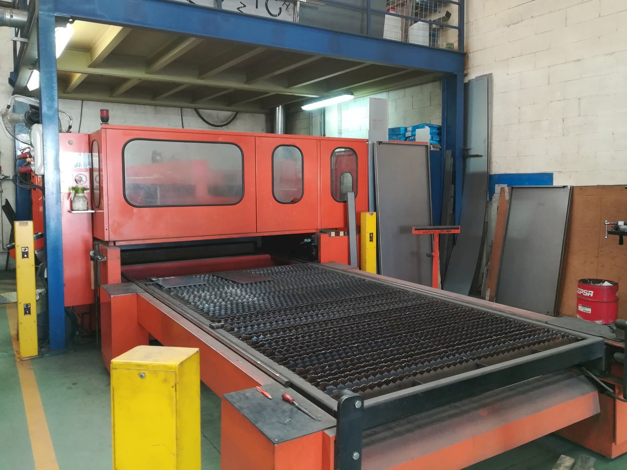 Frontansicht der Bystronic Bystar 3015 Maschine